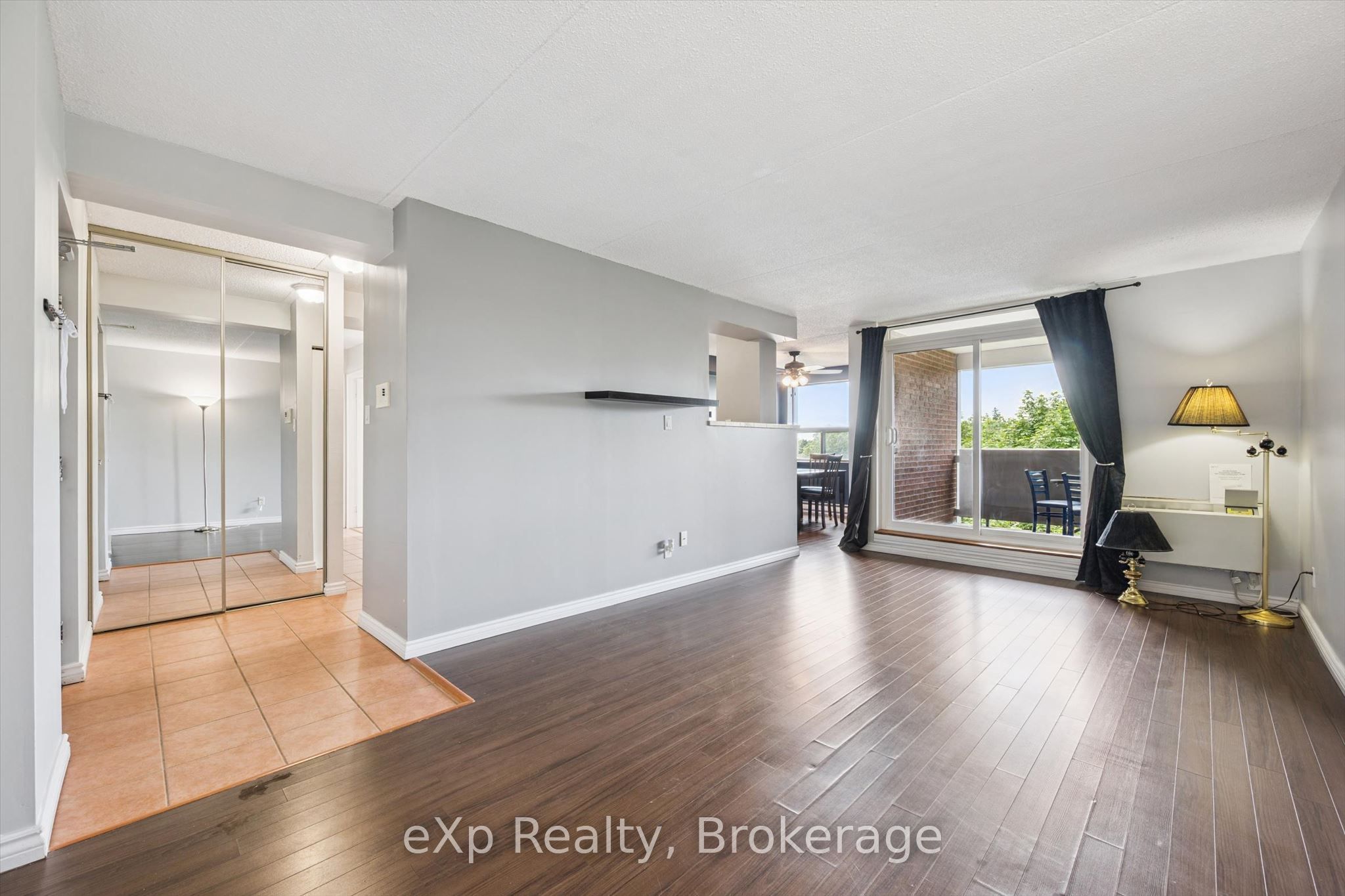 65 Silvercreek Parkway N 404 Property Photo 10