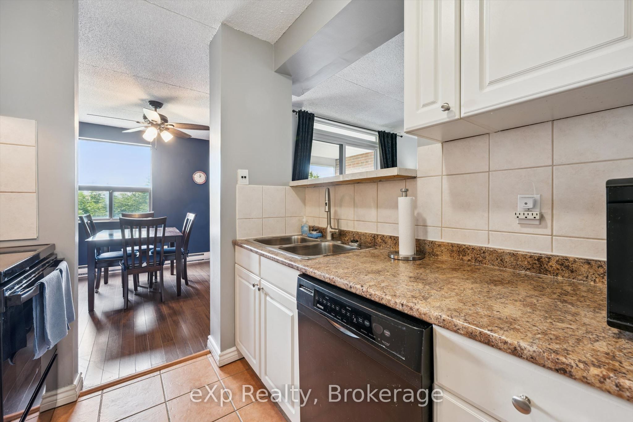 65 Silvercreek Parkway N 404 Property Photo 17