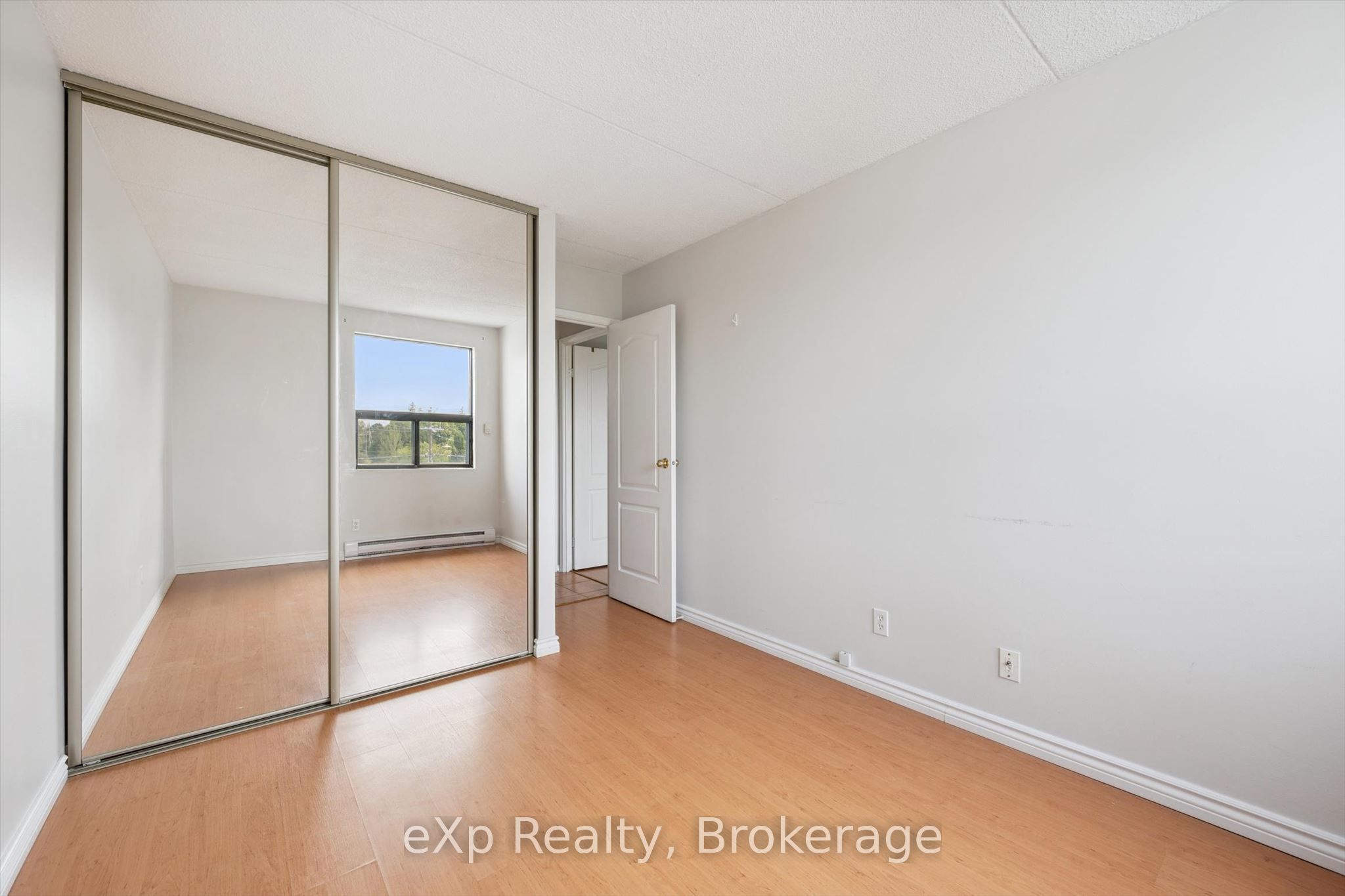 65 Silvercreek Parkway N 404 Property Photo 21
