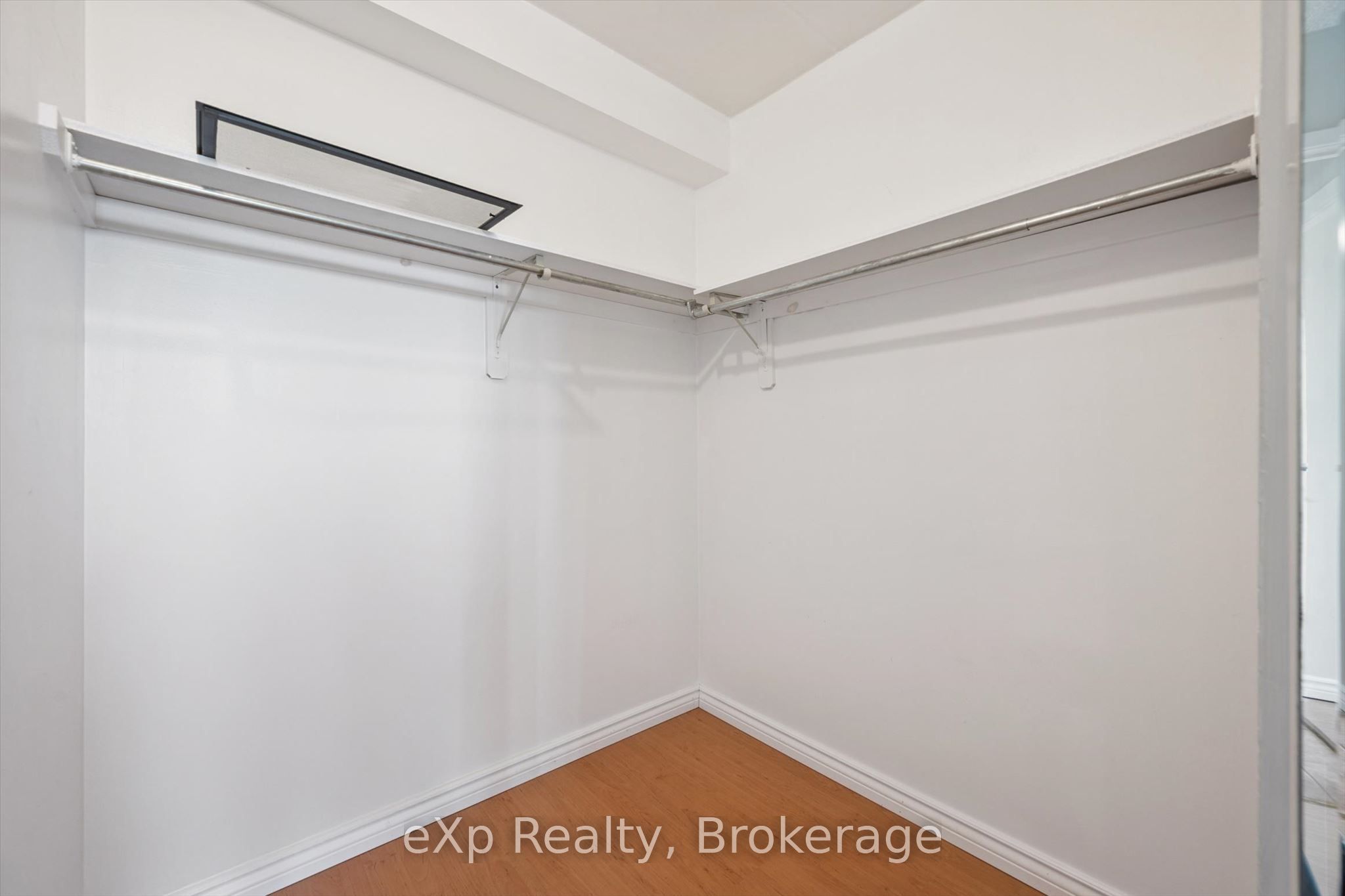 65 Silvercreek Parkway N 404 Property Photo 24