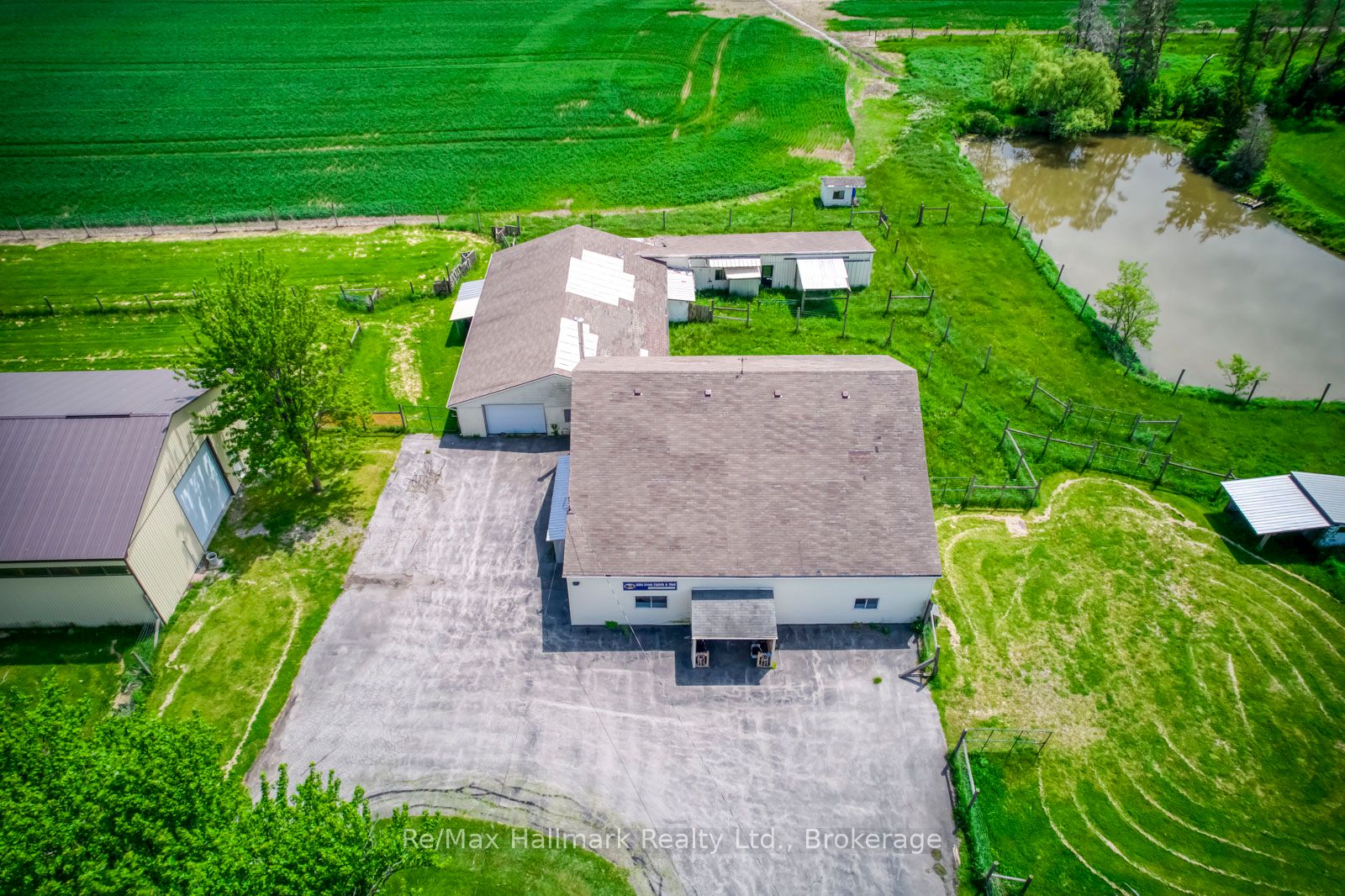 232 Eighth Road E Property Photo 6