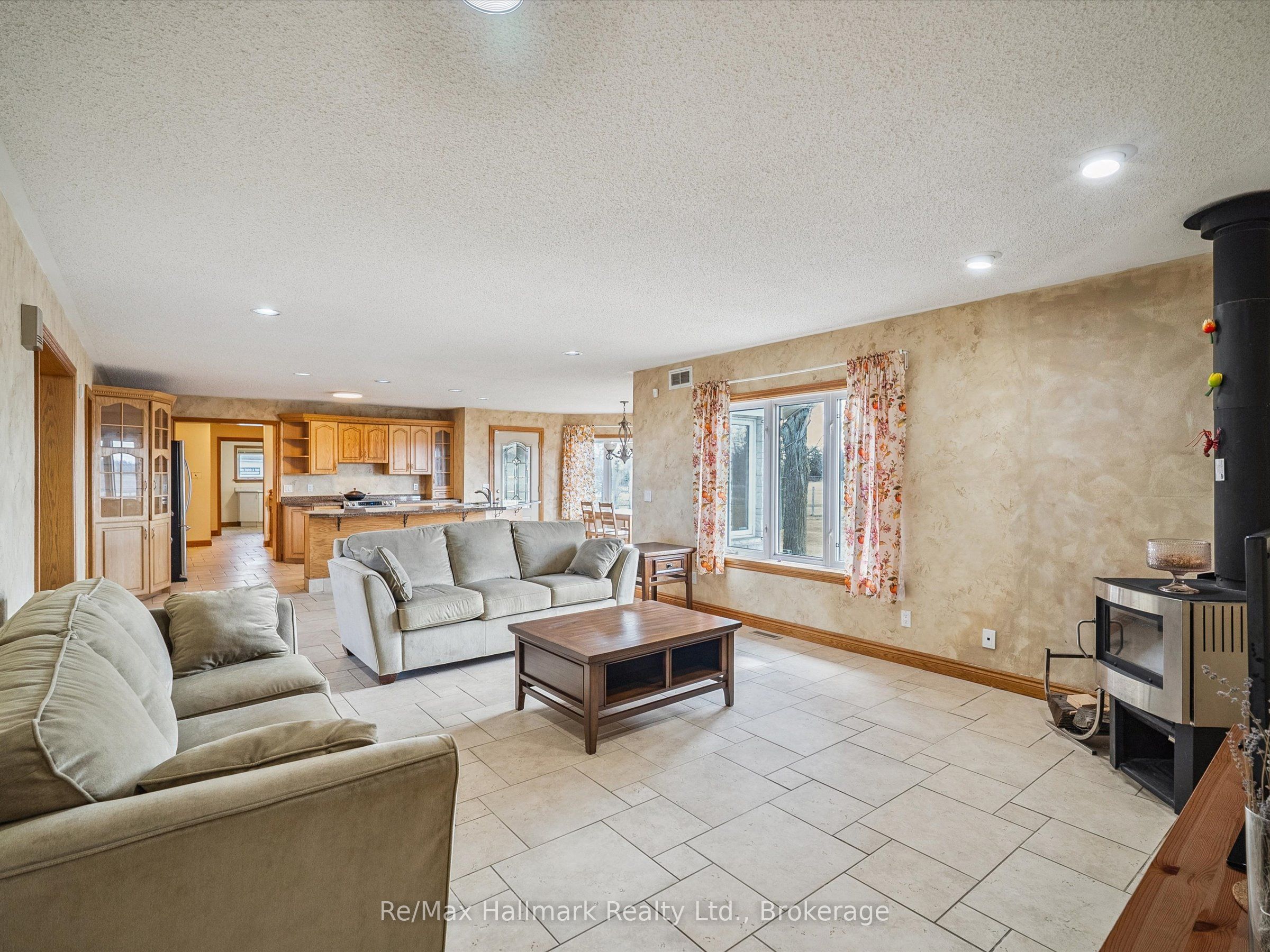 232 Eighth Road E Property Photo 21