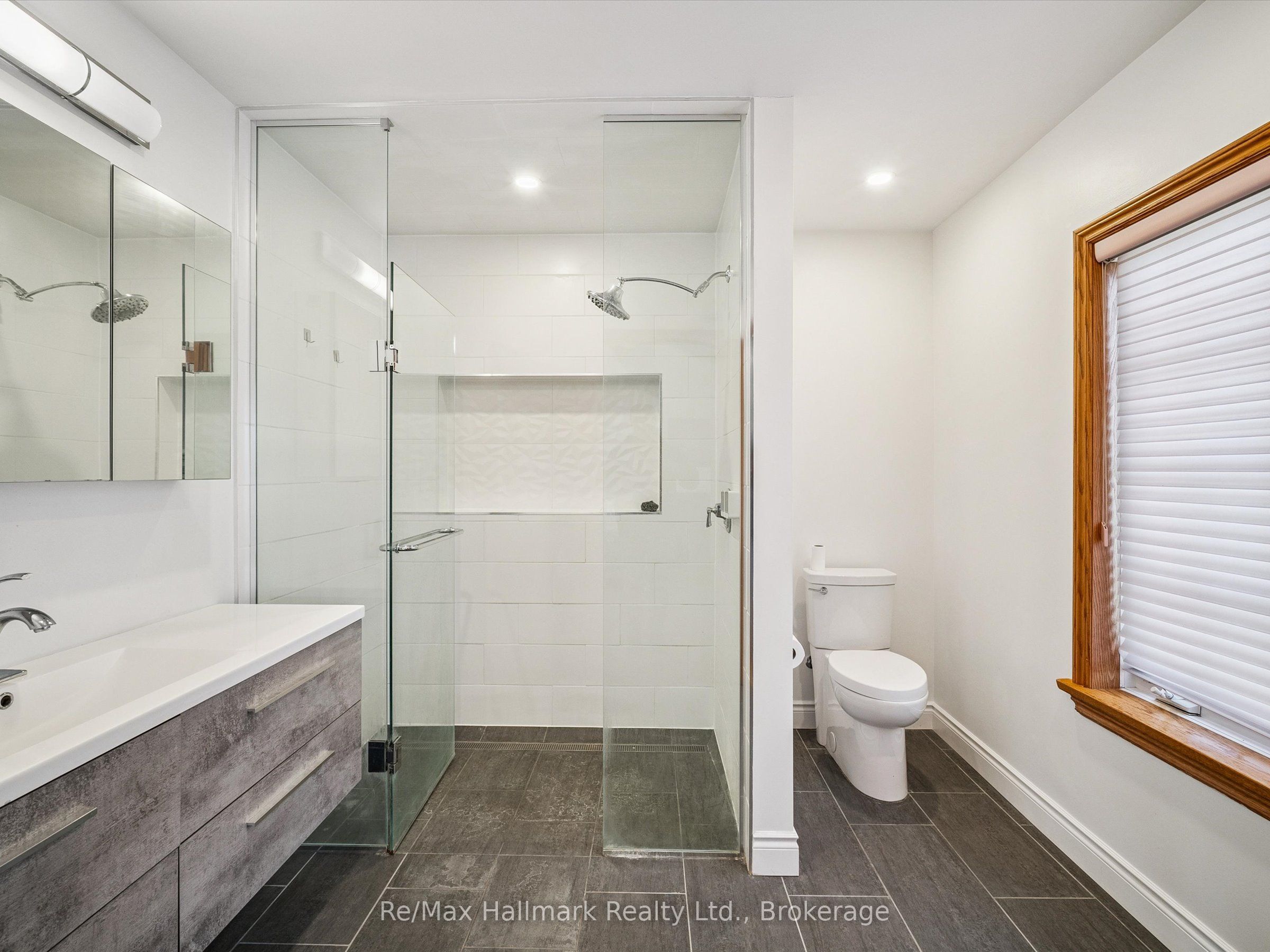 232 Eighth Road E Property Photo 23