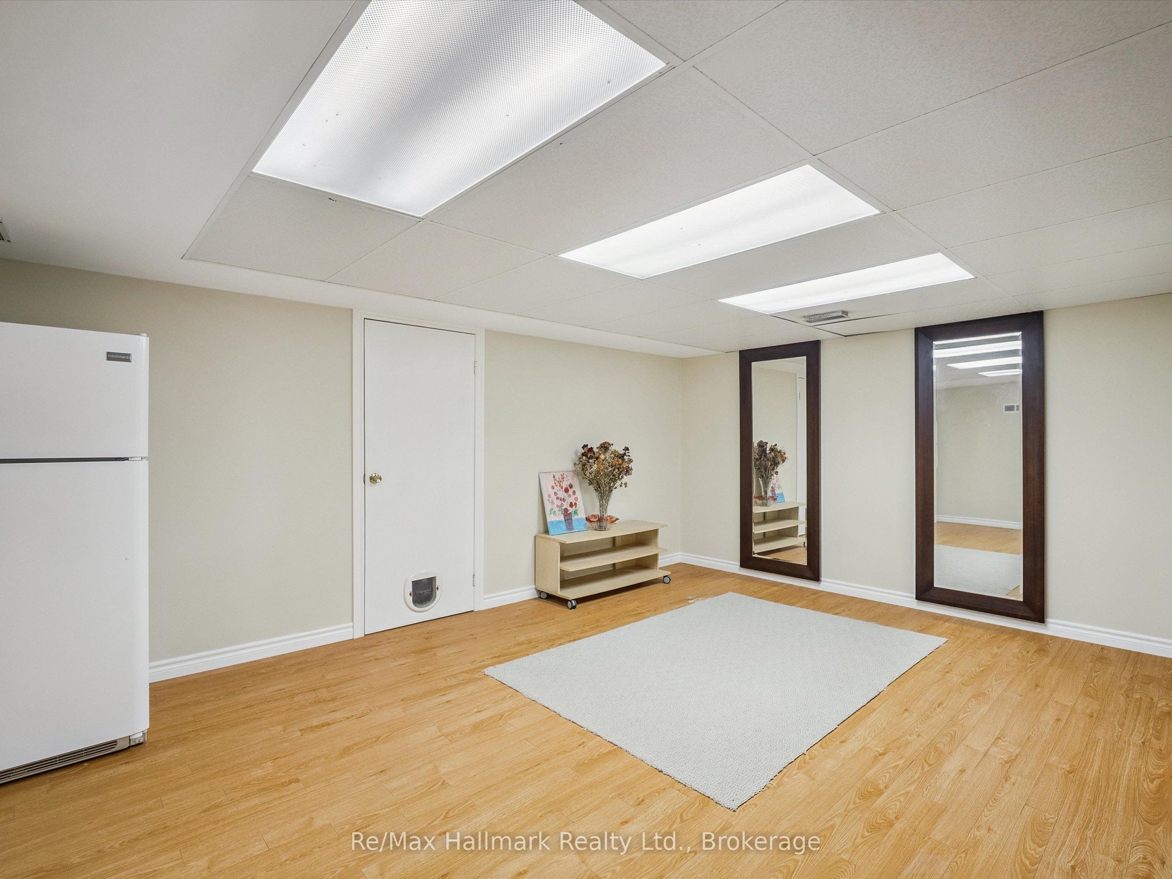 232 Eighth Road E Property Photo 32