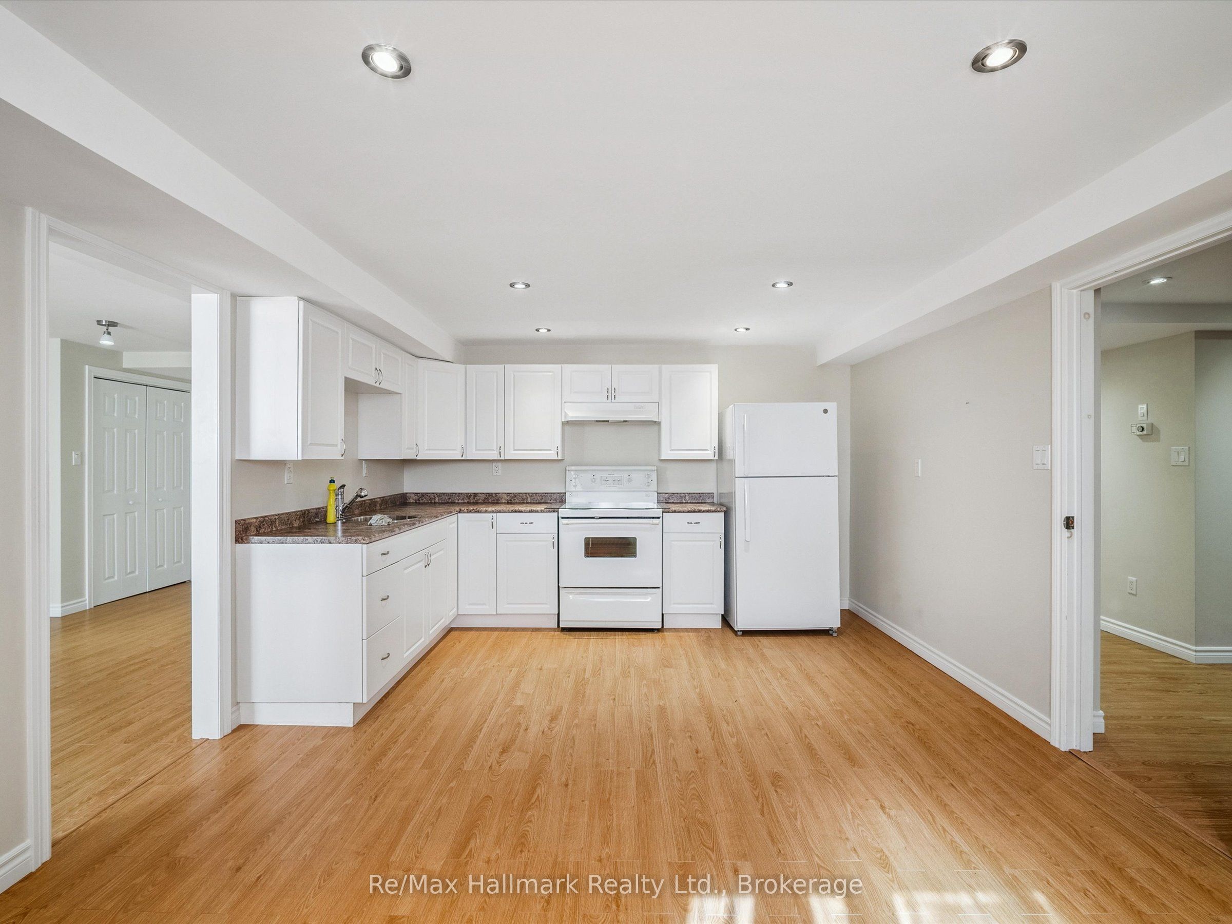 232 Eighth Road E Property Photo 33