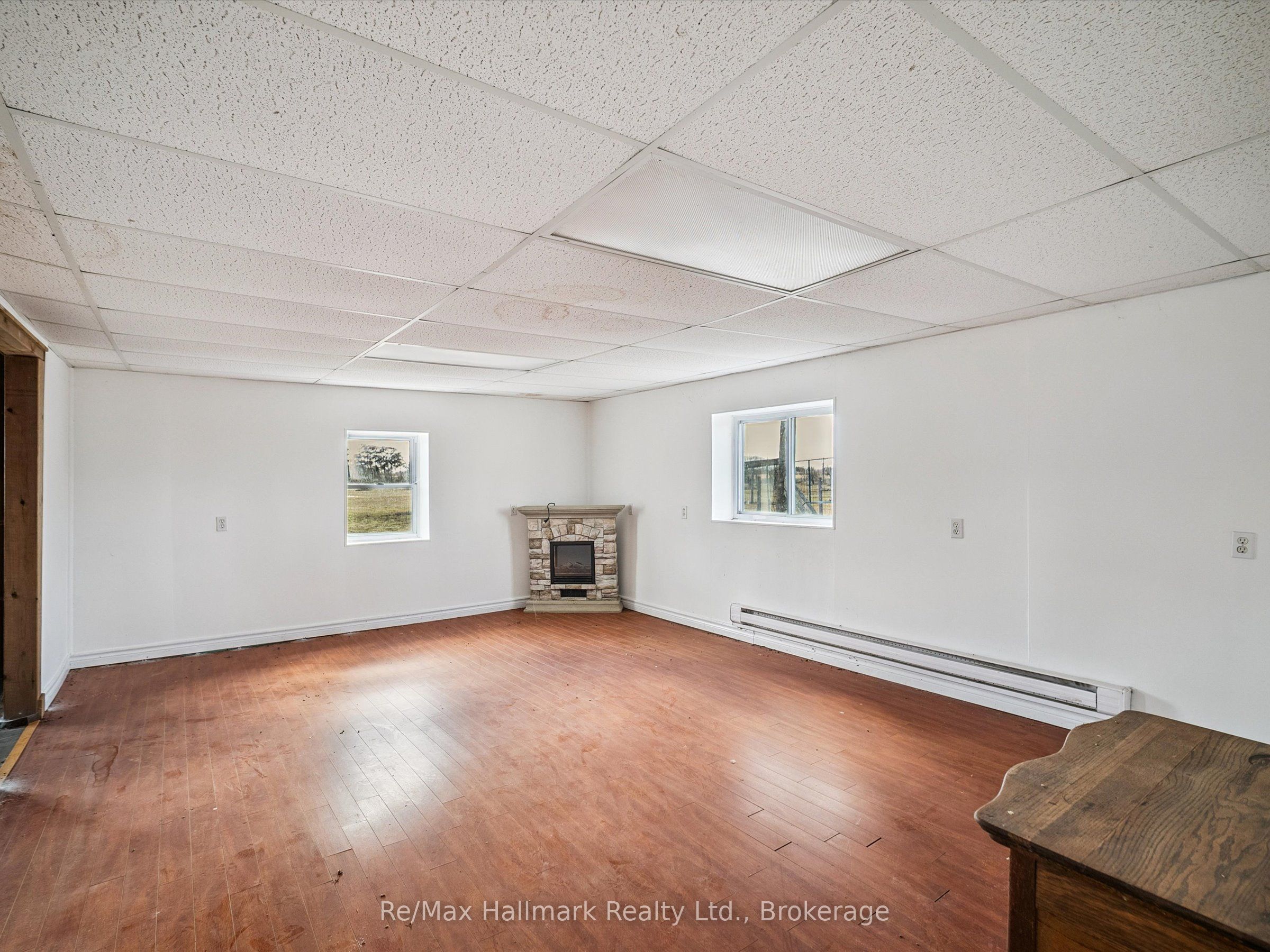 232 Eighth Road E Property Photo 38