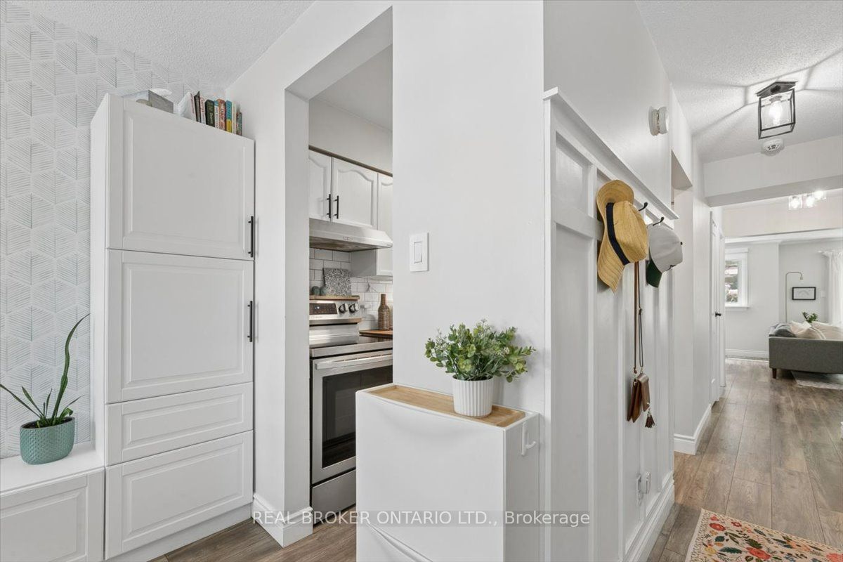 180 Highland Crescent 10 Property Photo 2