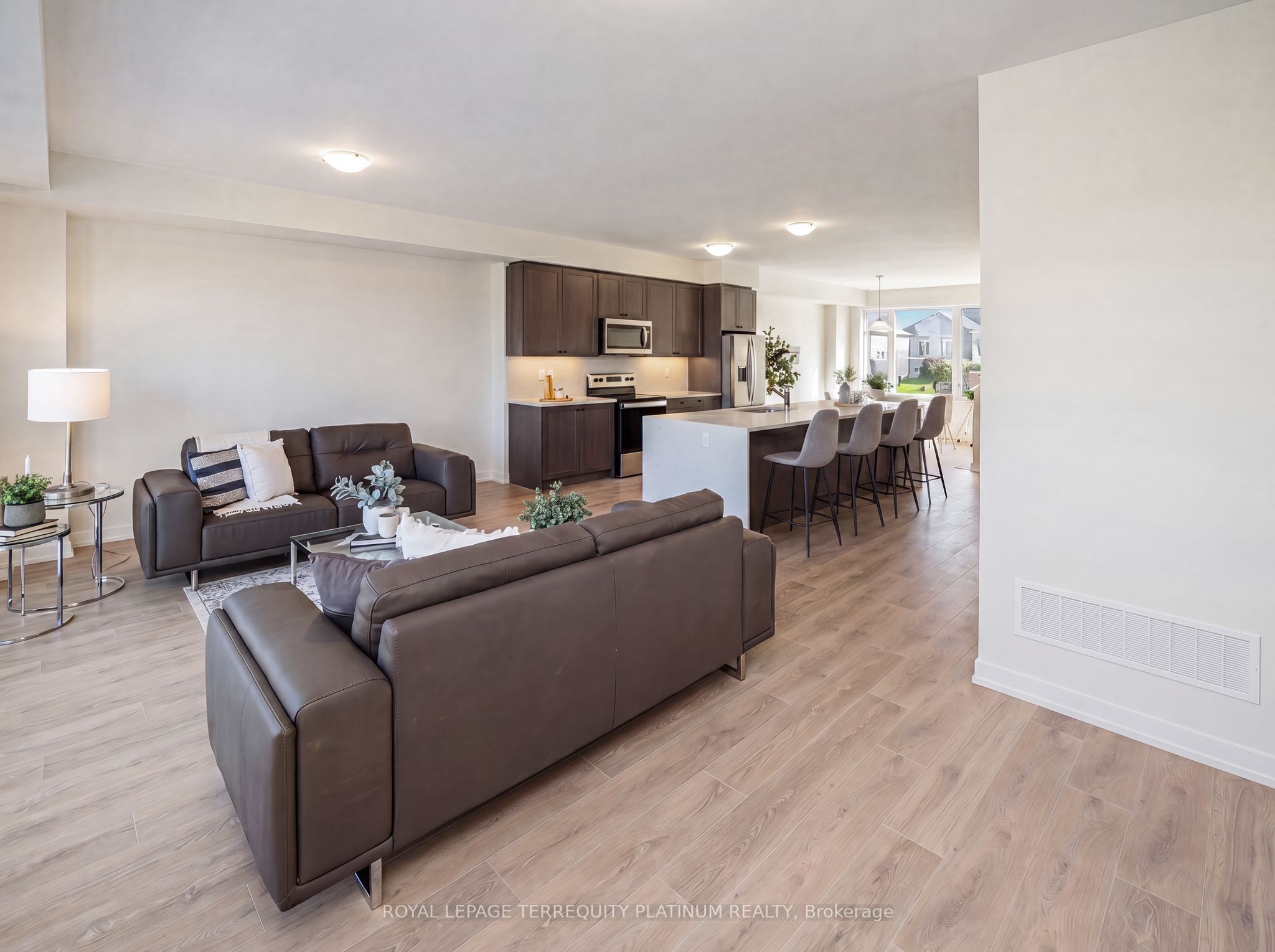160 Densmore Road 4 Property Photo 12