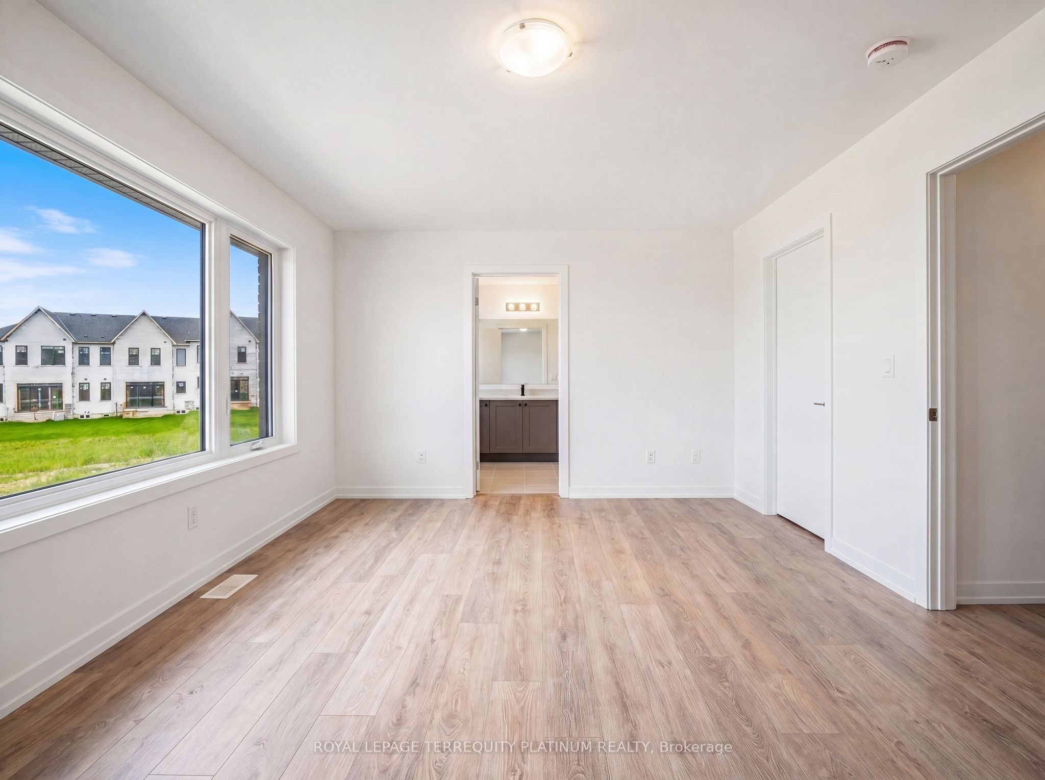 160 Densmore Road 4 Property Photo 27