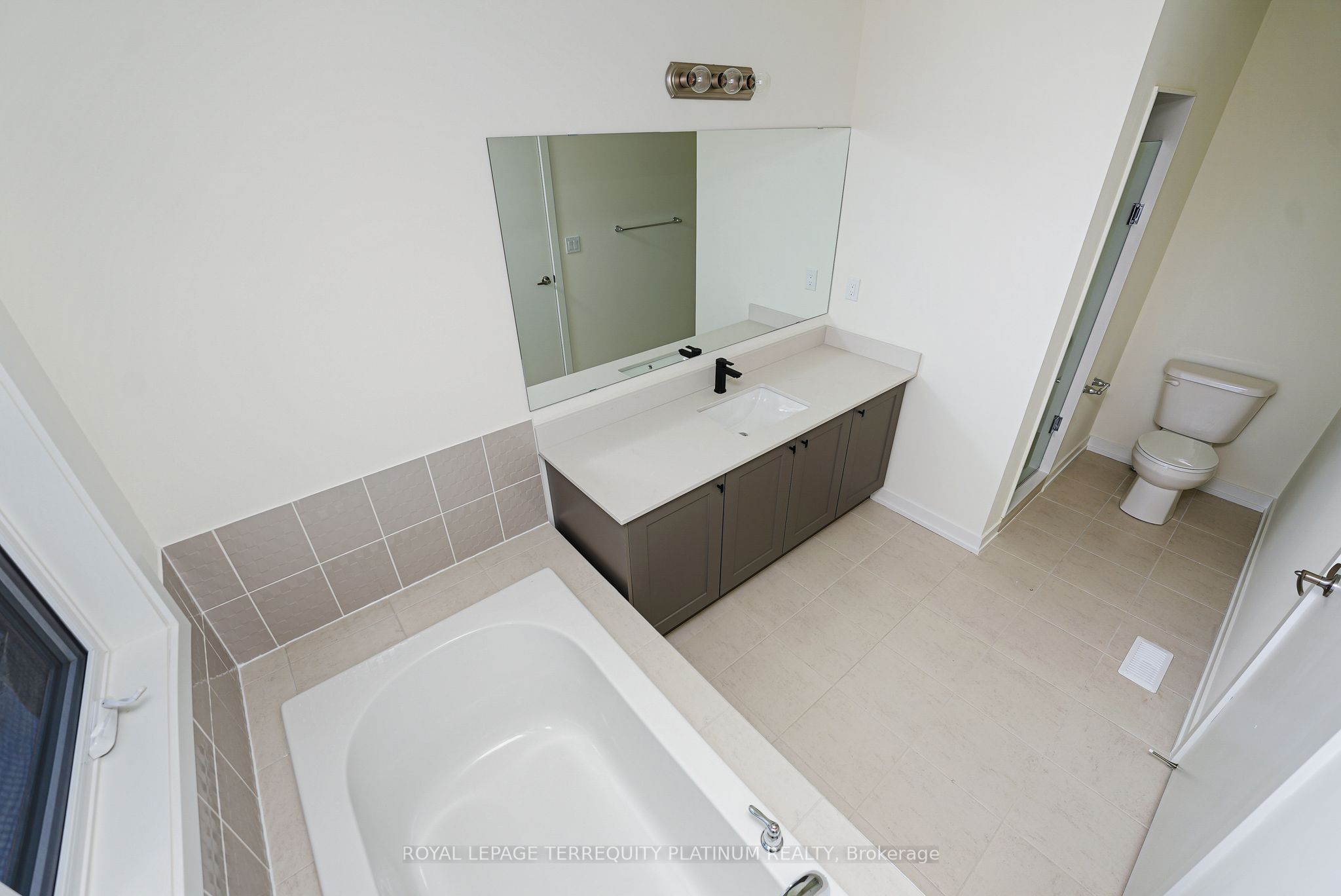 160 Densmore Road 4 Property Photo 29