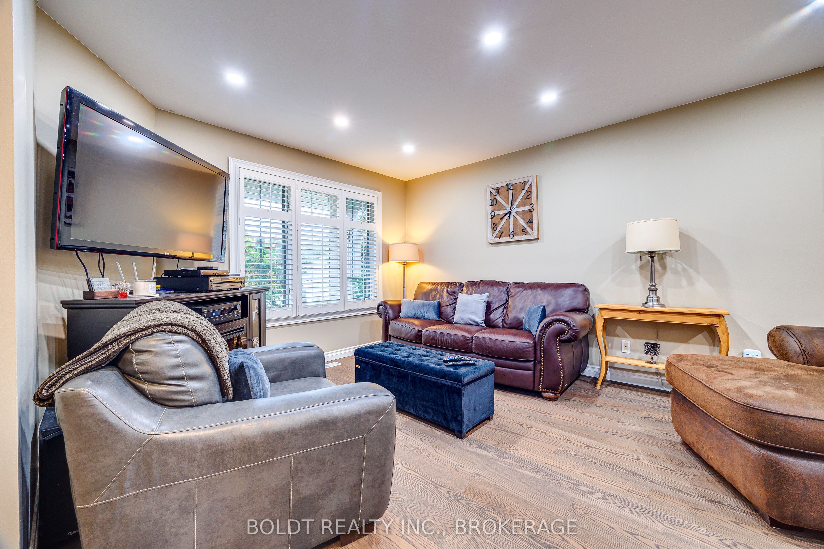 16 Westbury Drive Property Photo 3