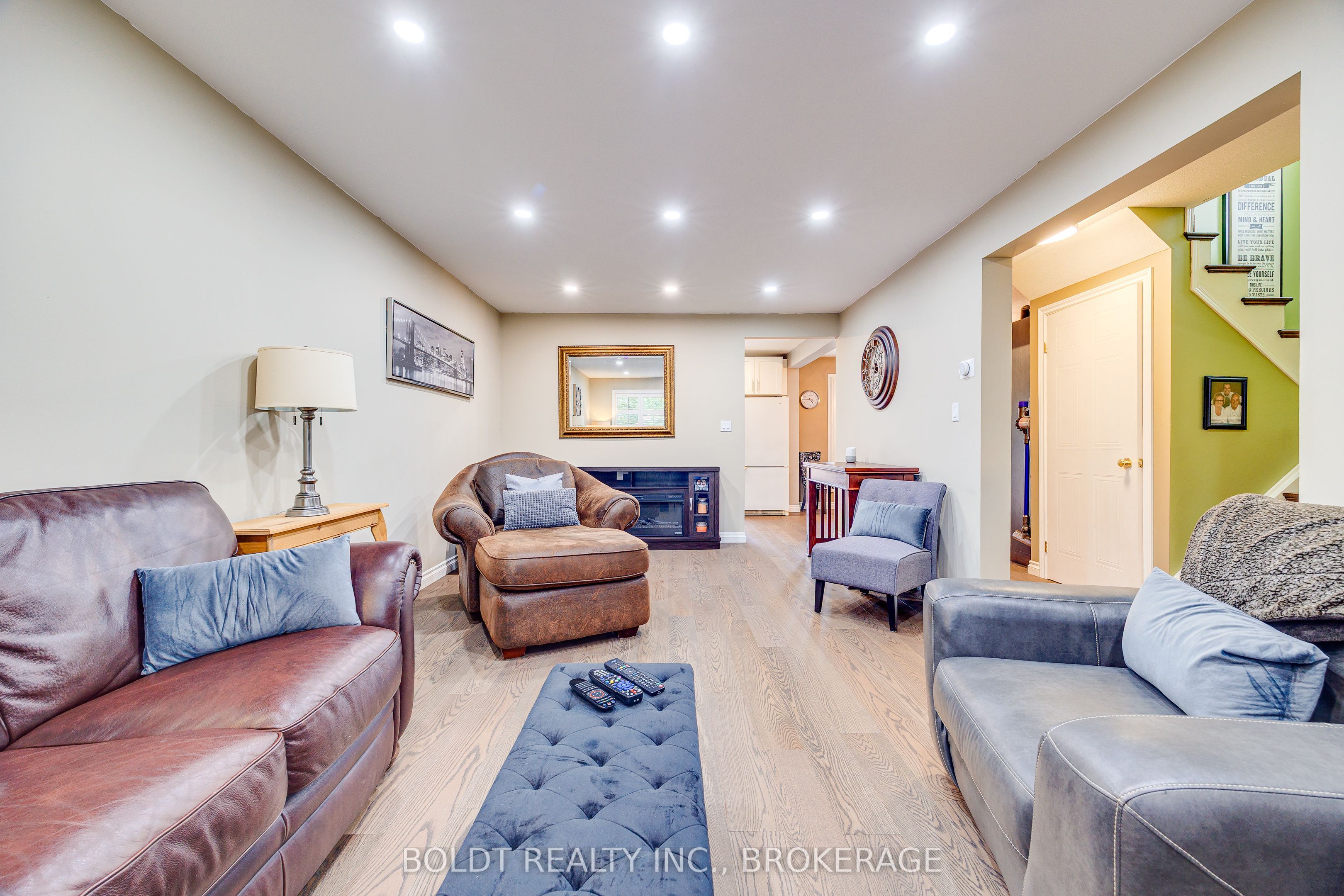 16 Westbury Drive Property Photo 4