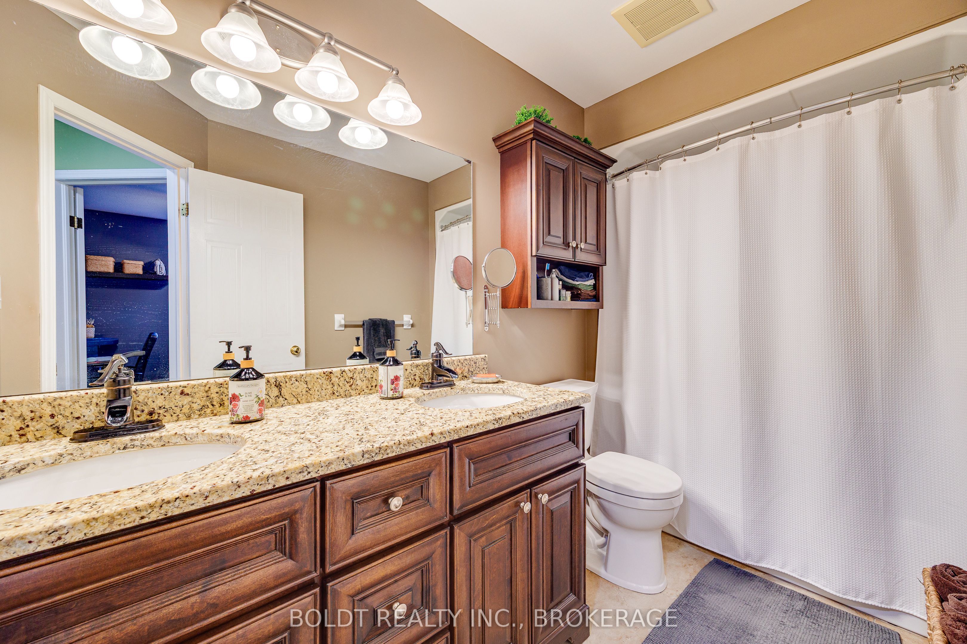 16 Westbury Drive Property Photo 17