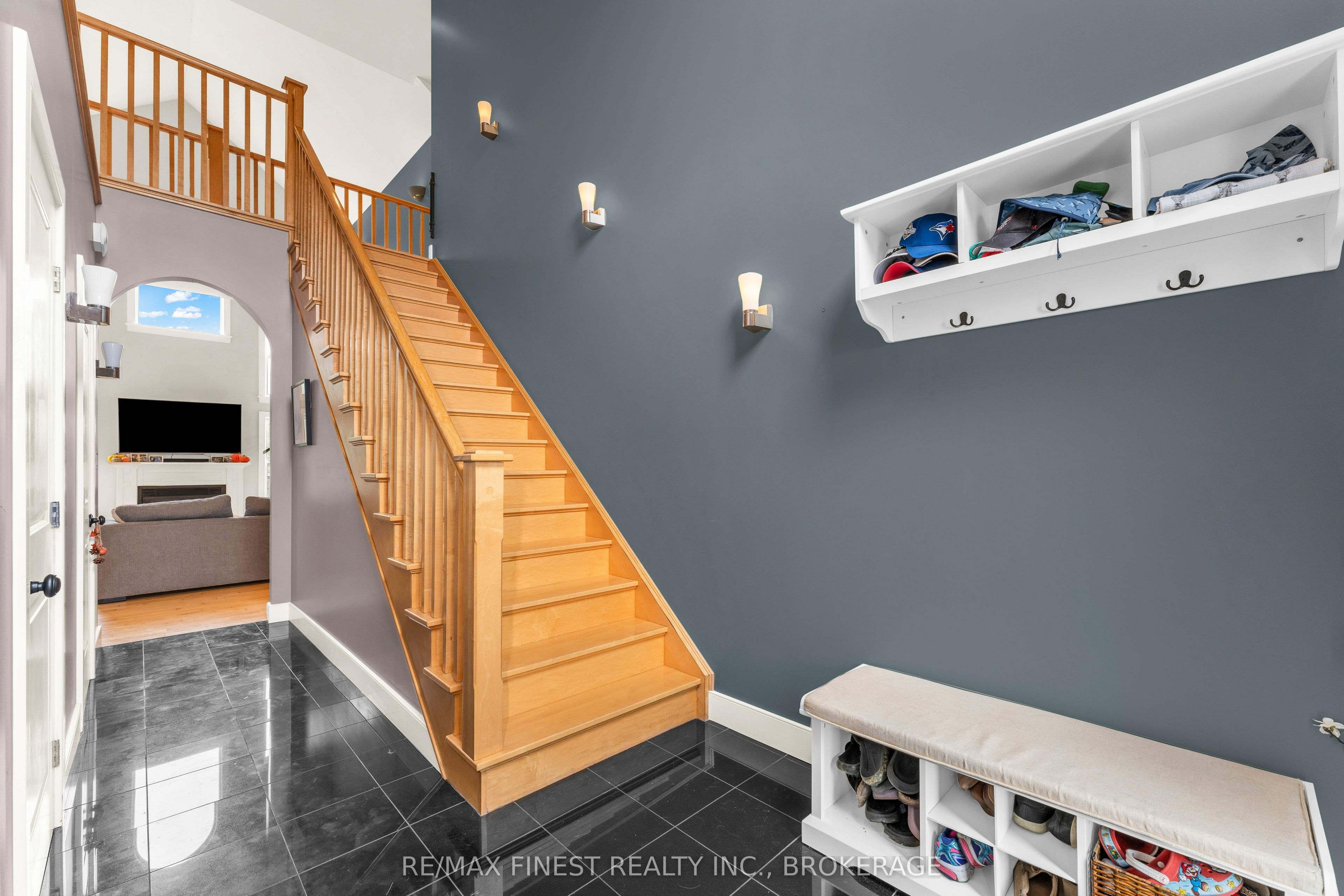 141 Benjamin Court Property Photo 6