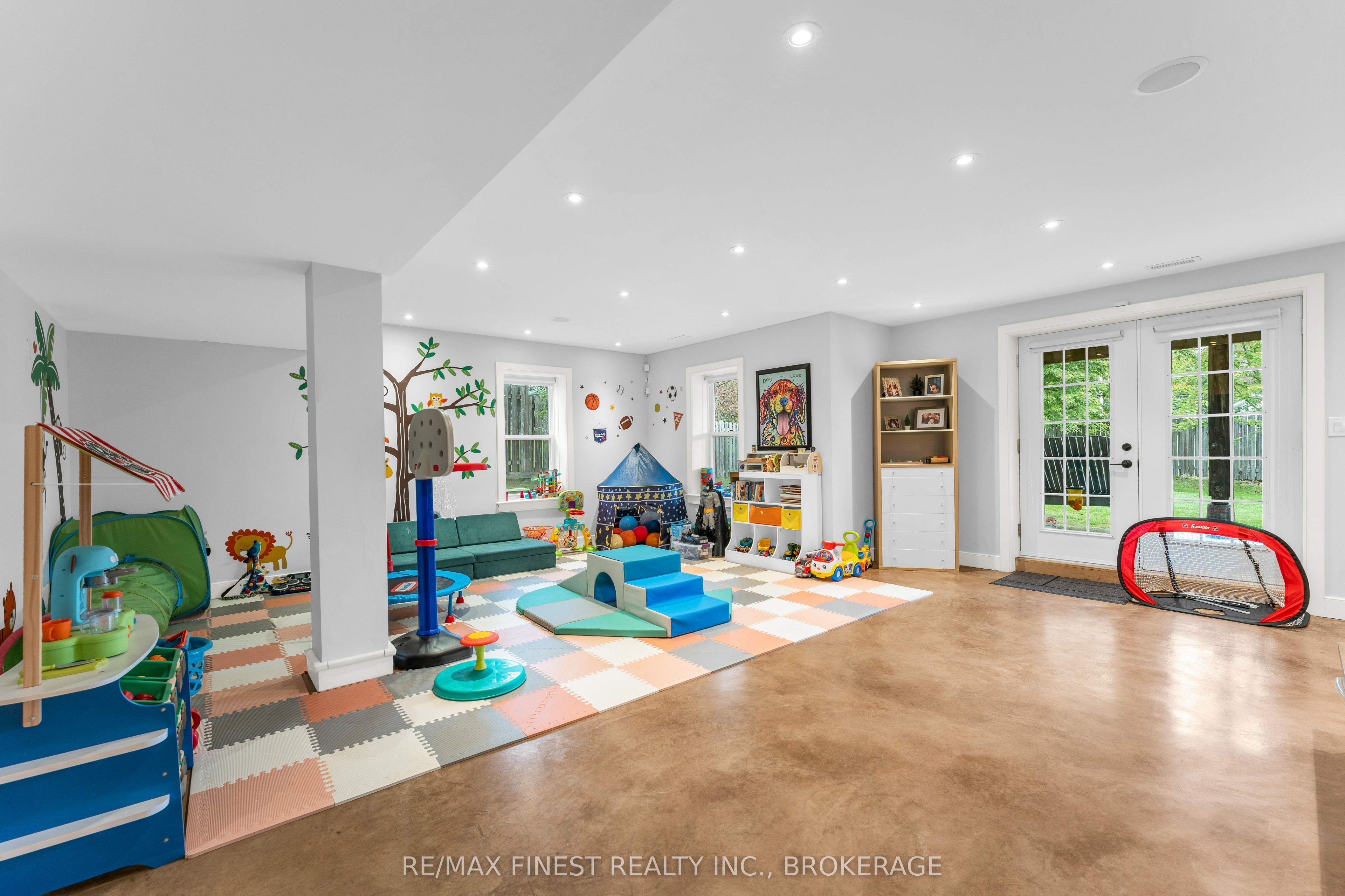 141 Benjamin Court Property Photo 35