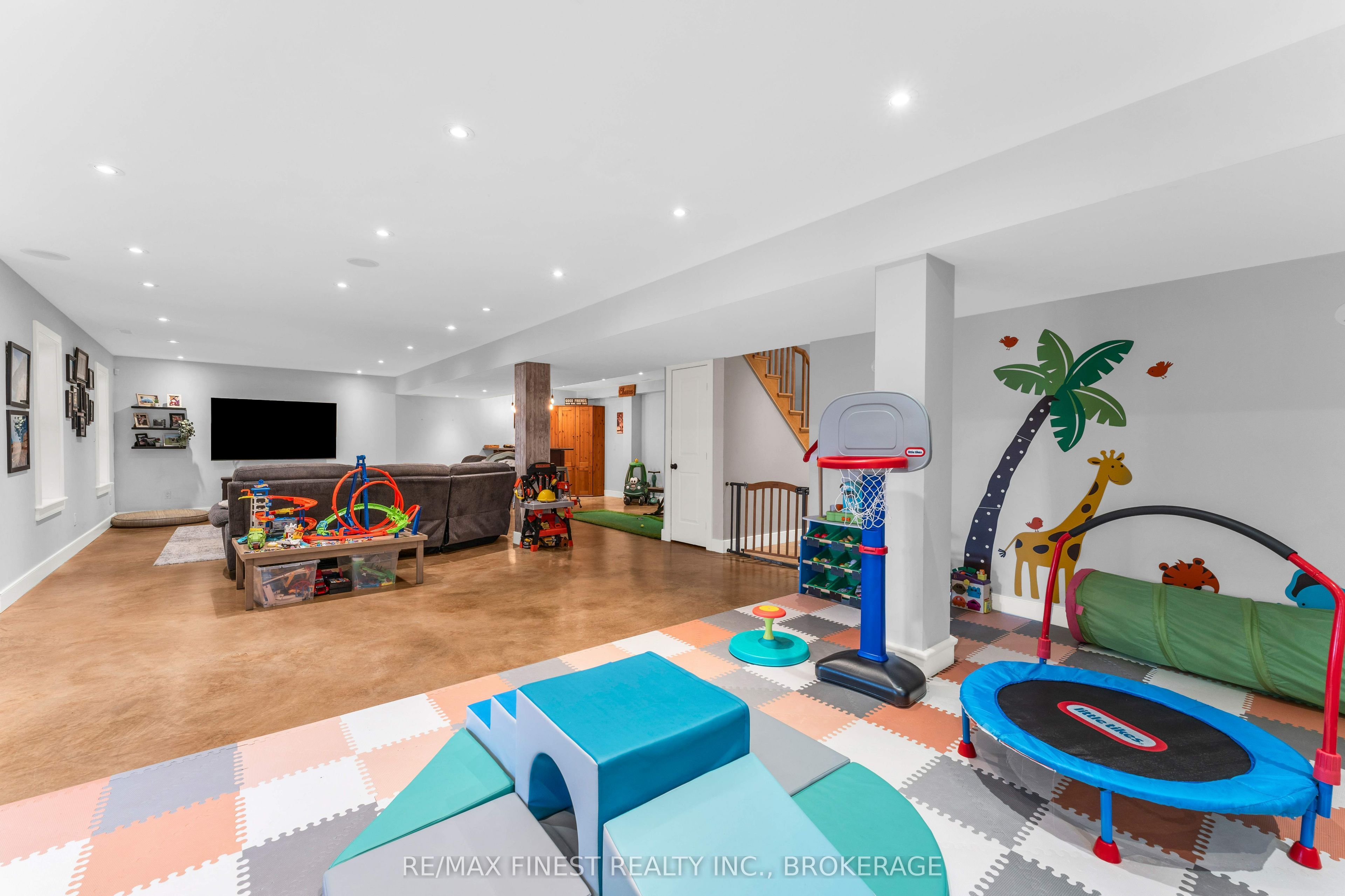 141 Benjamin Court Property Photo 36