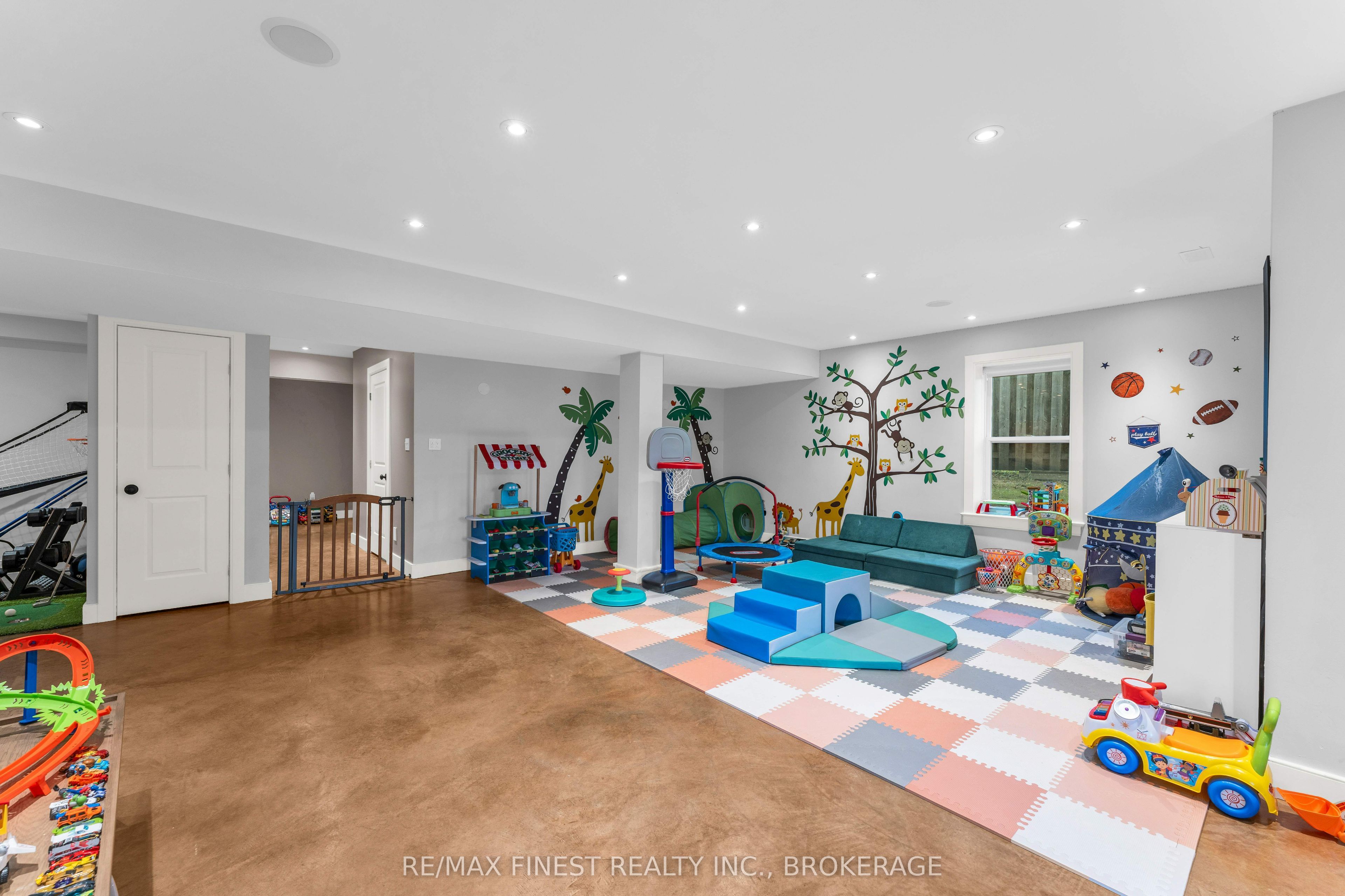 141 Benjamin Court Property Photo 37