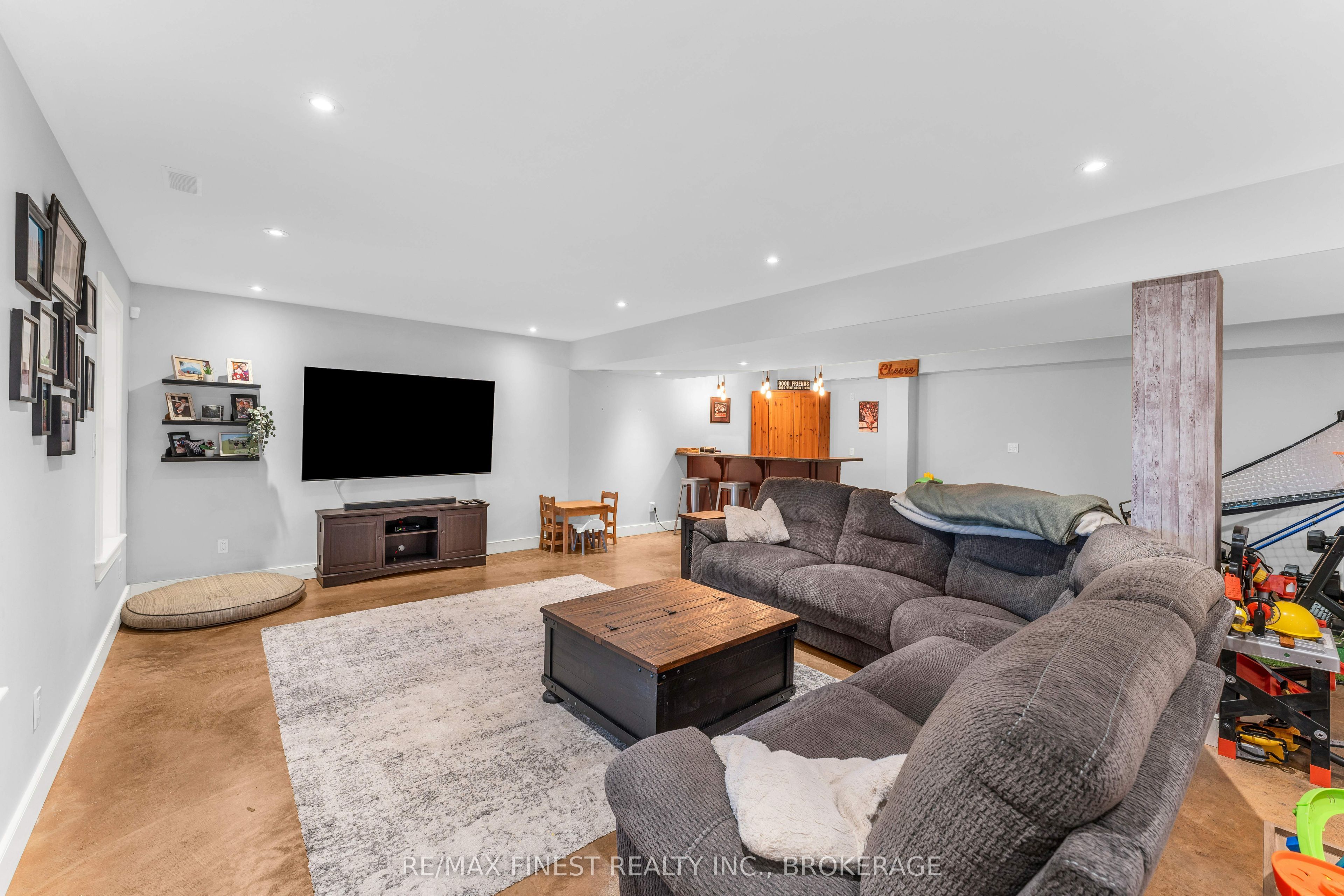 141 Benjamin Court Property Photo 38