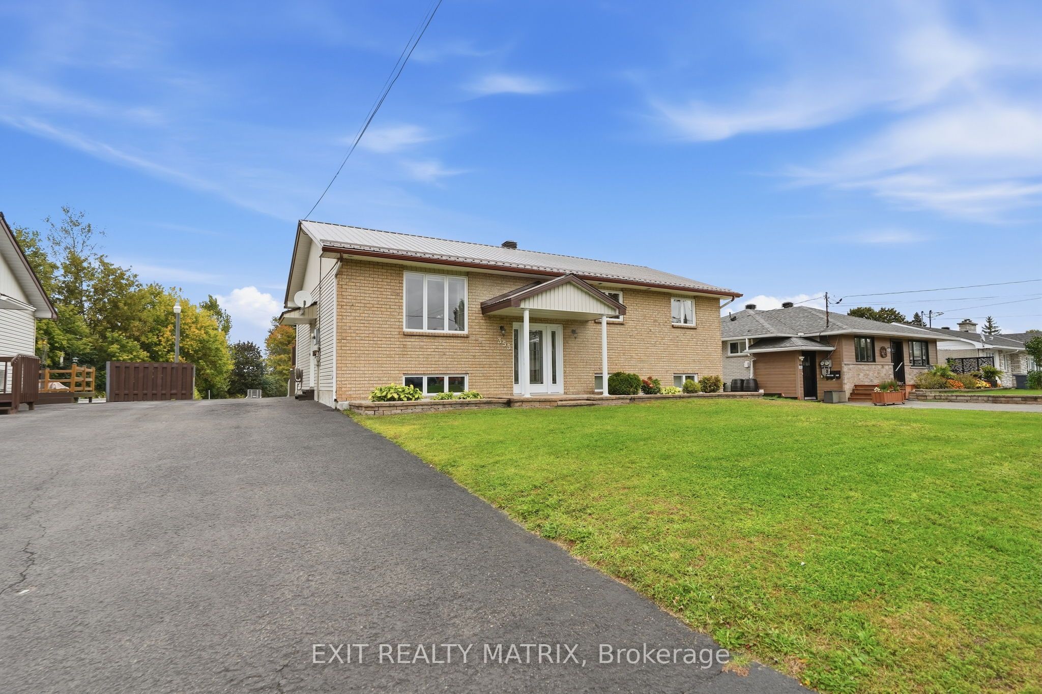 353 Nelson Street E Property Photo 1