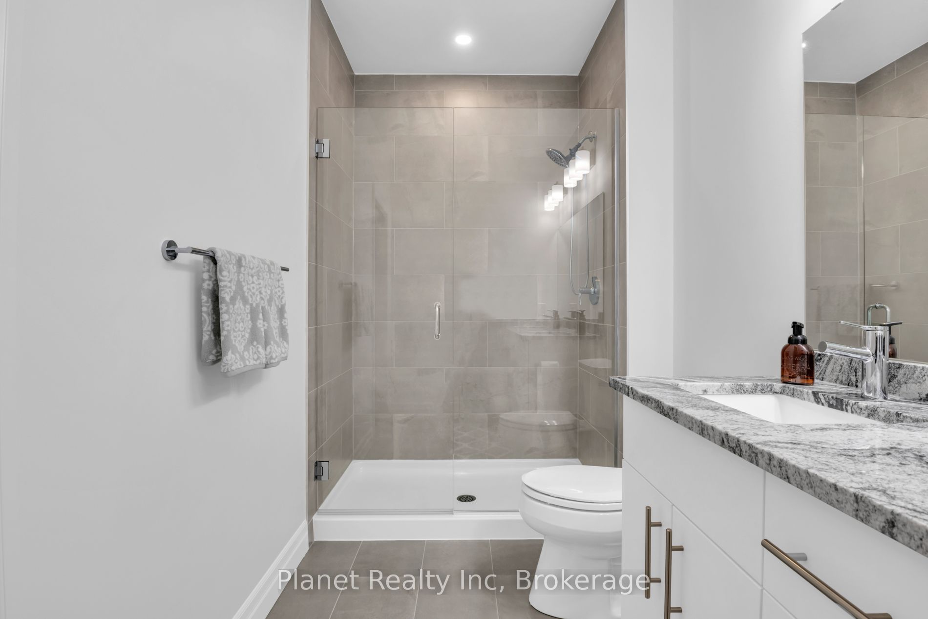 1878 Gordon Street 910 Property Photo 13