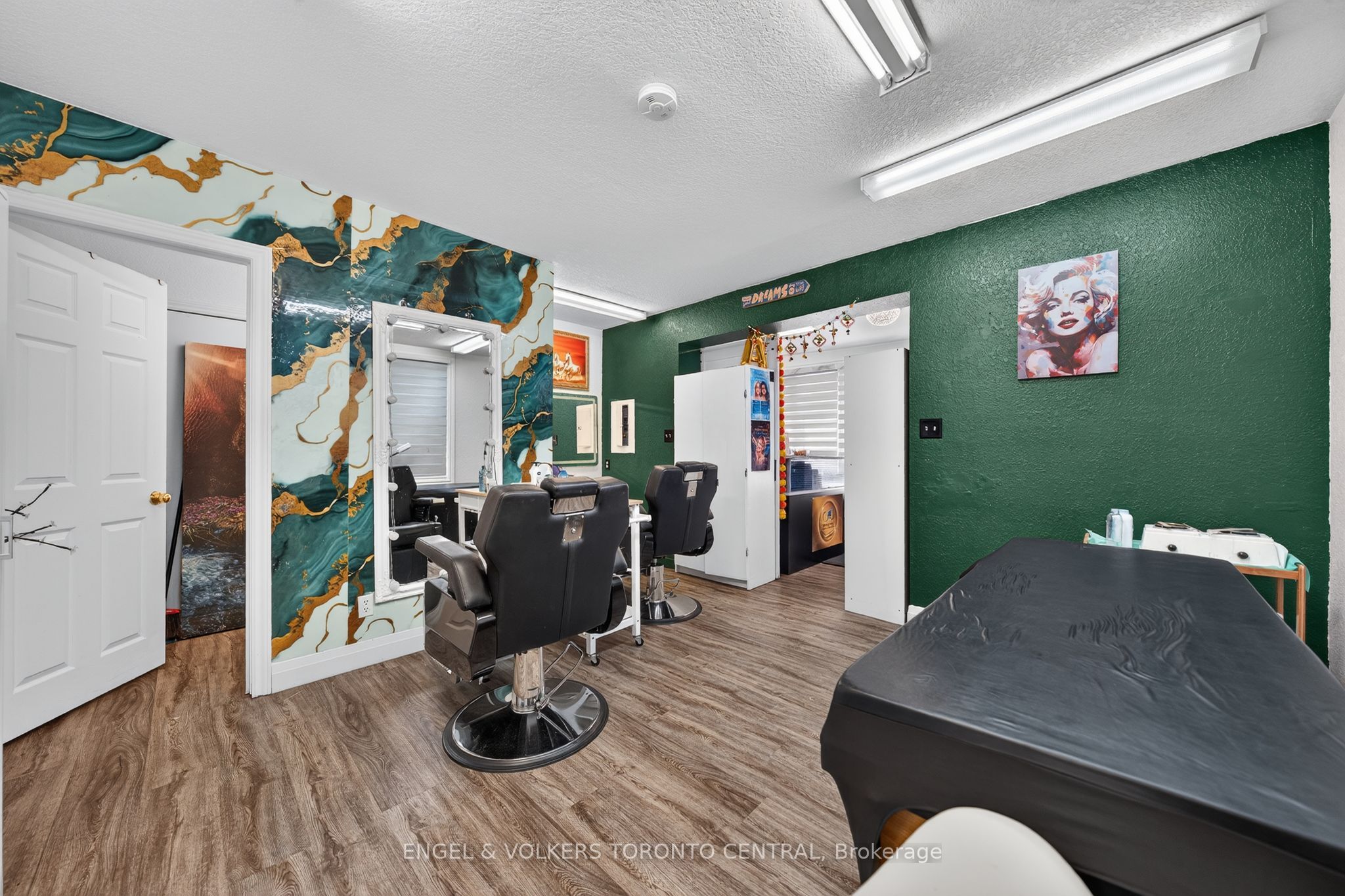 3188 King Street E Property Photo 12