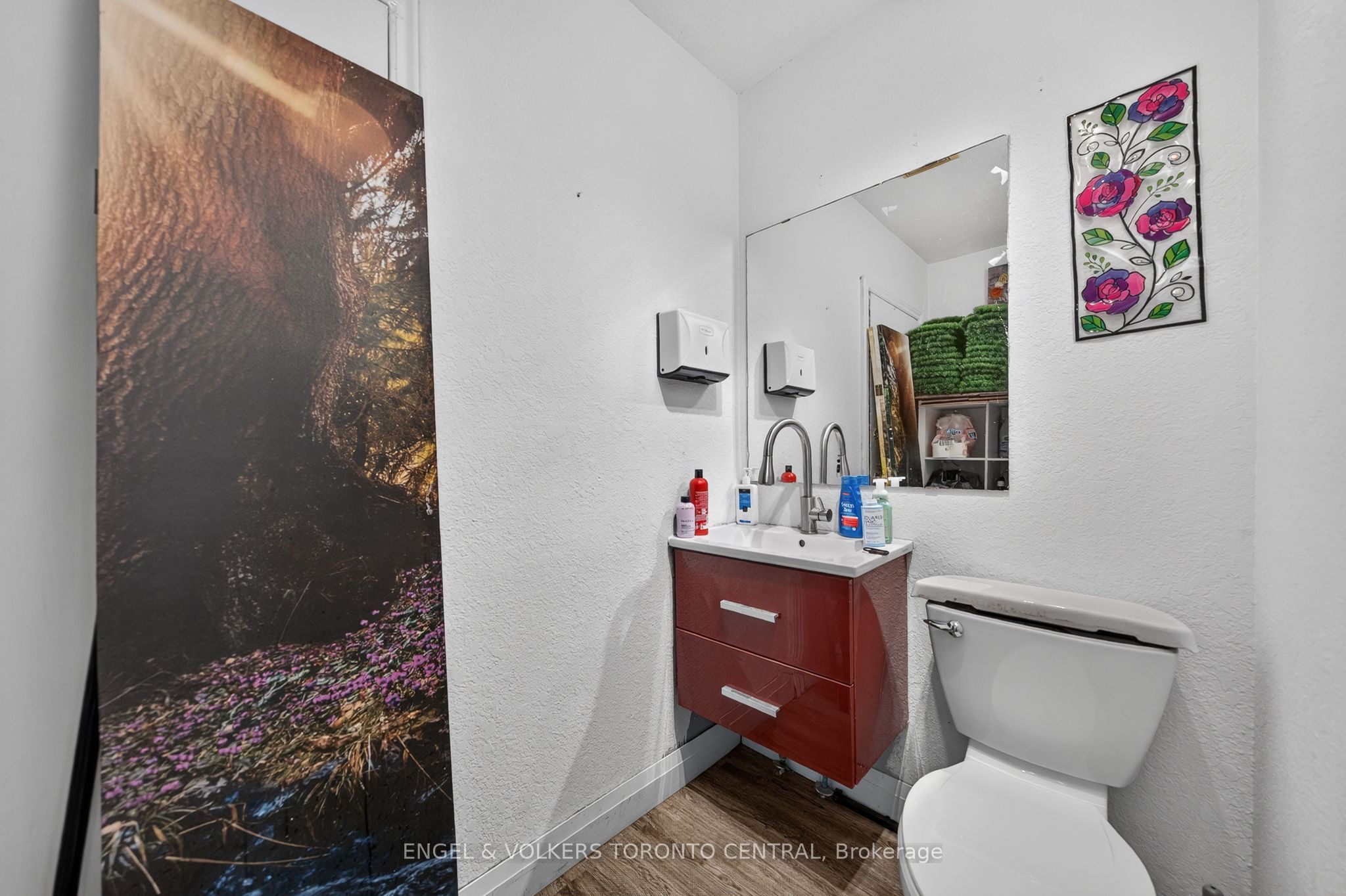 3188 King Street E Property Photo 13