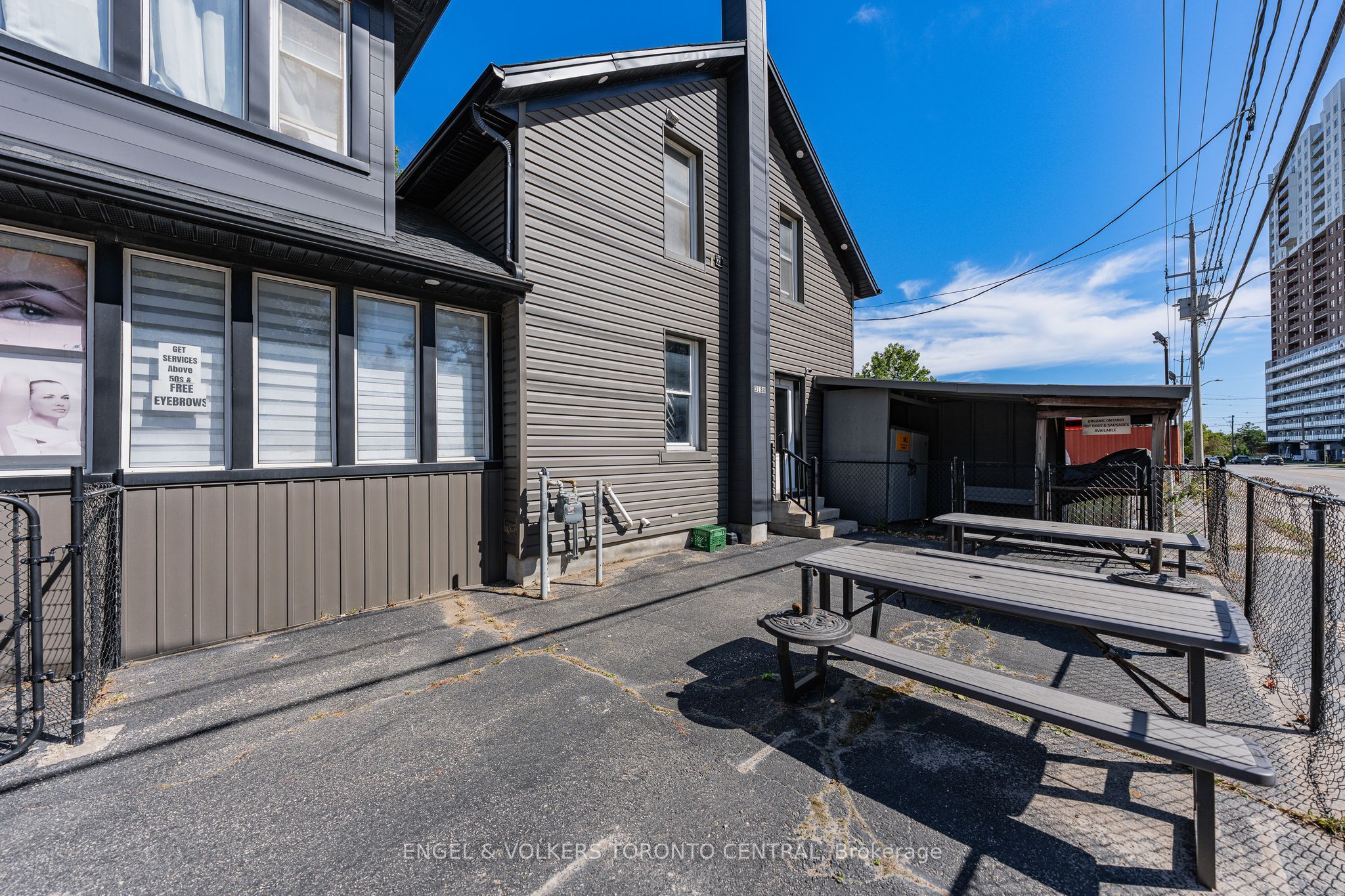 3188 King Street E Property Photo 14