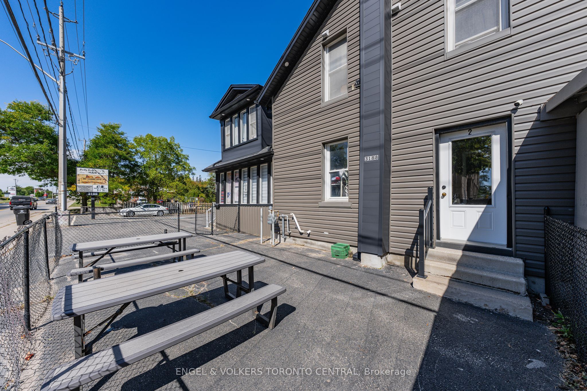 3188 King Street E Property Photo 16