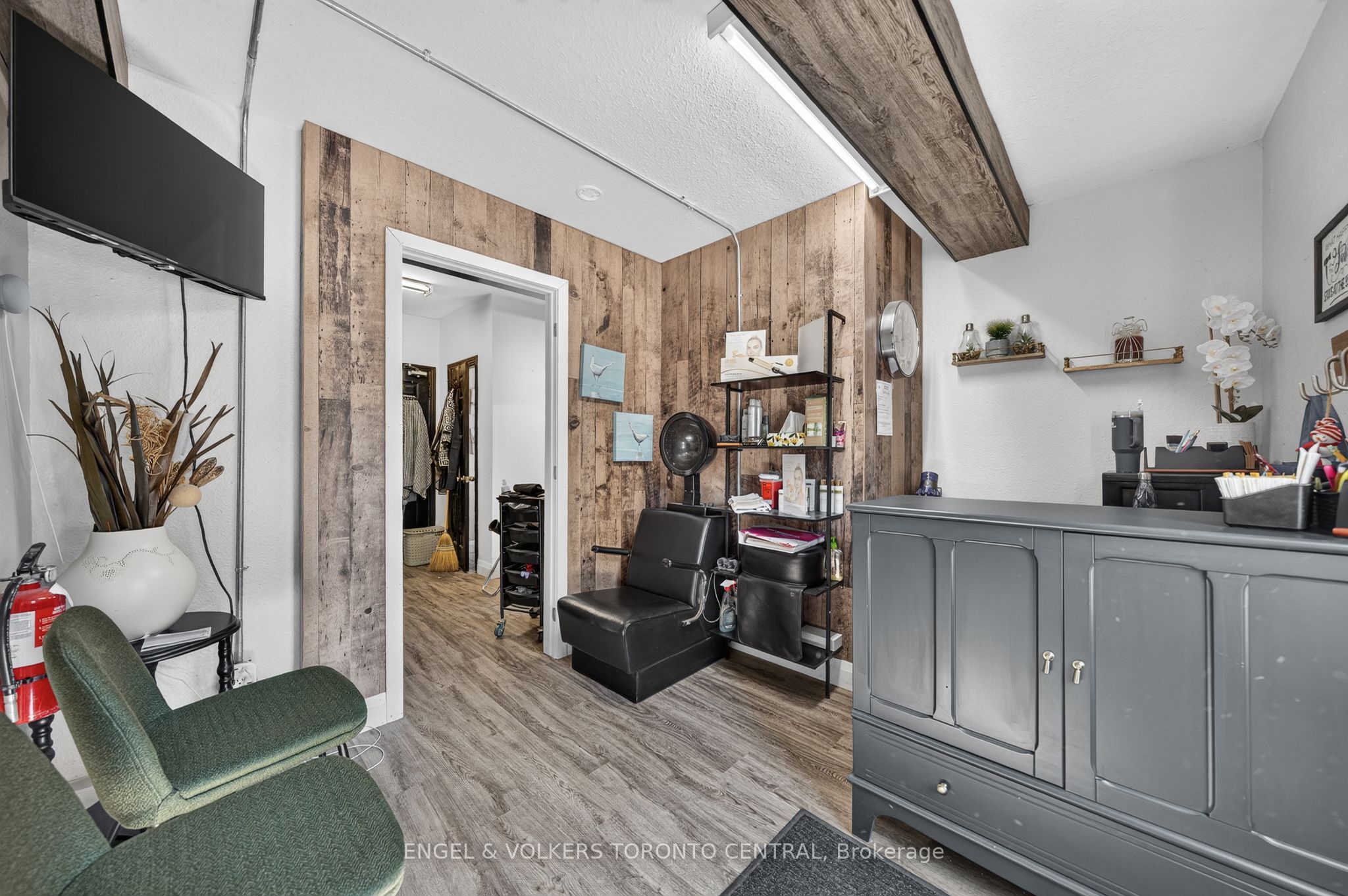 3188 King Street E Property Photo 20
