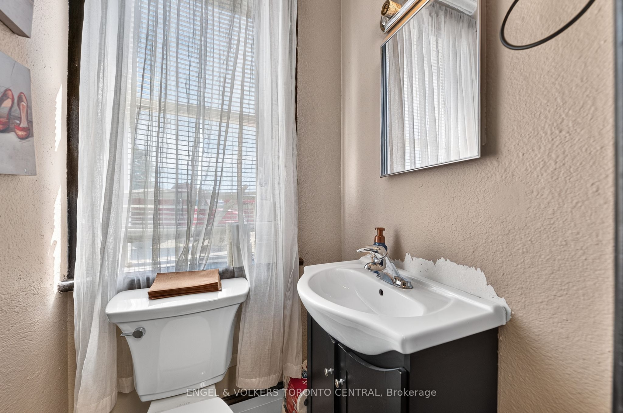3188 King Street E Property Photo 24