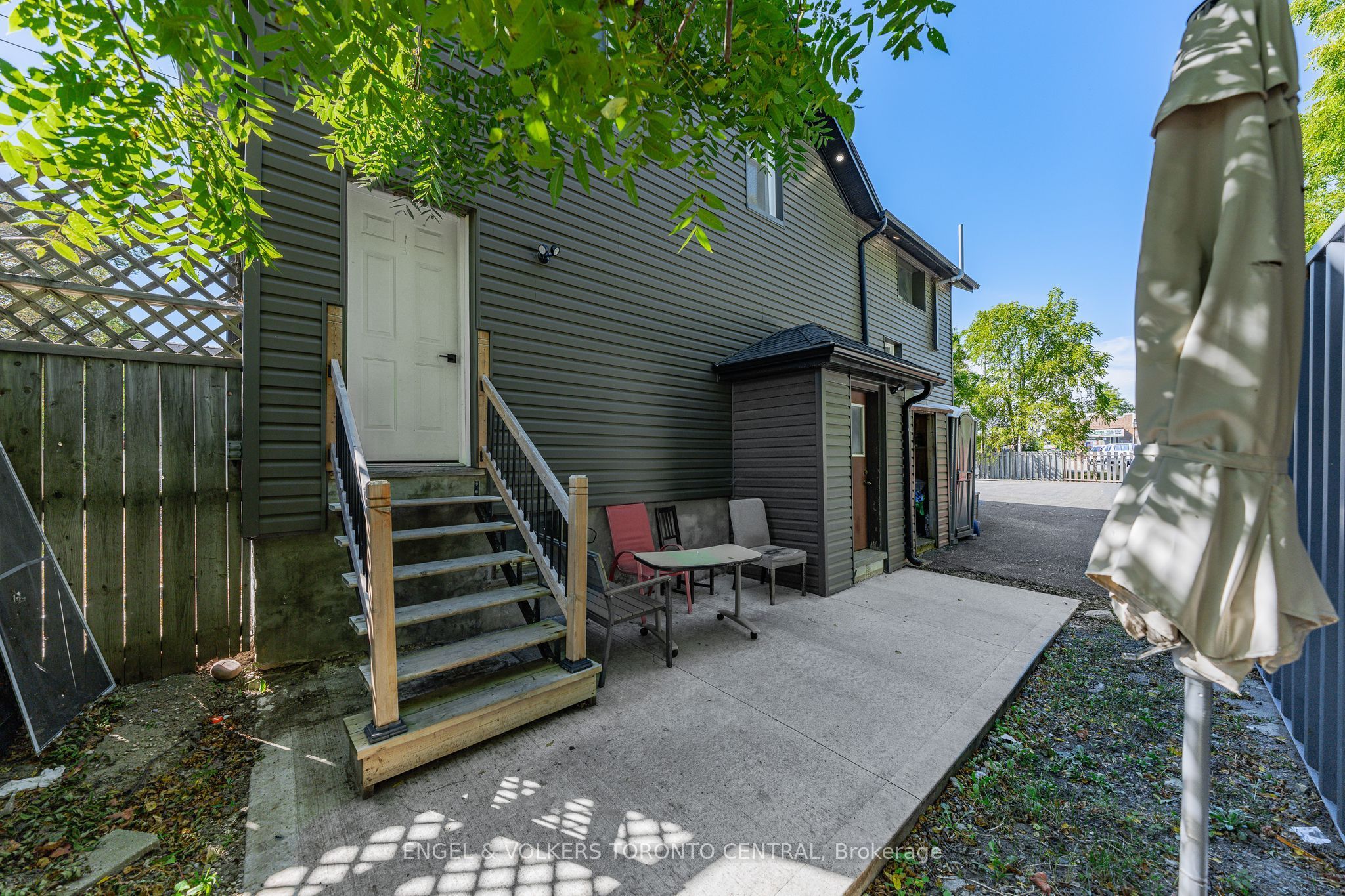 3188 King Street E Property Photo 27
