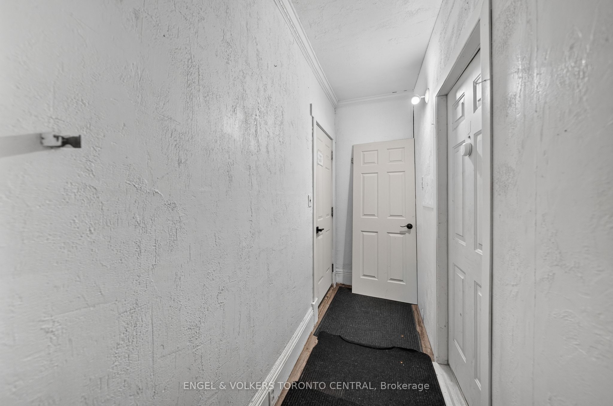3188 King Street E Property Photo 28