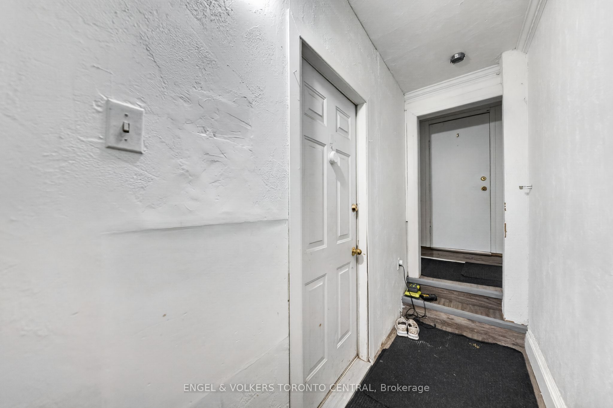 3188 King Street E Property Photo 29