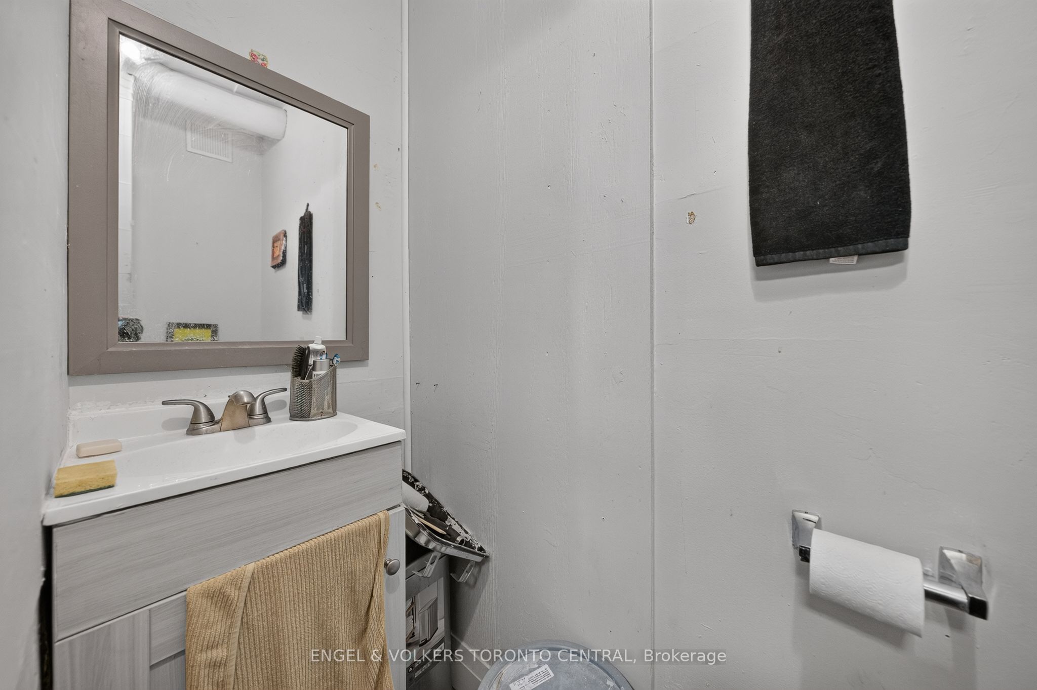 3188 King Street E Property Photo 45