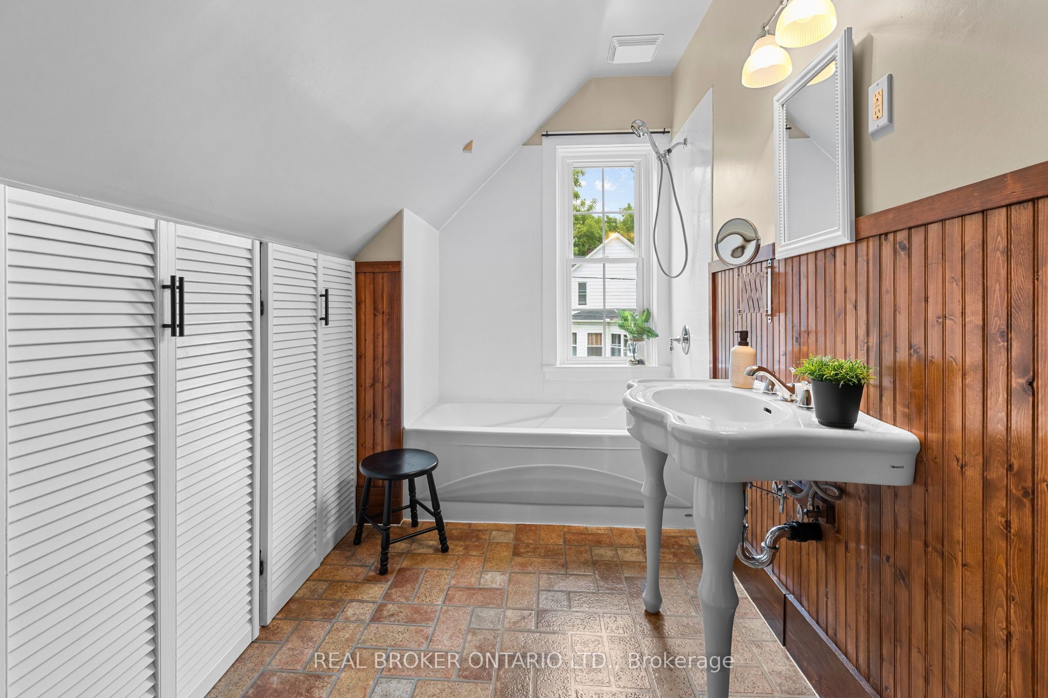 14 Victoria Avenue Property Photo 28