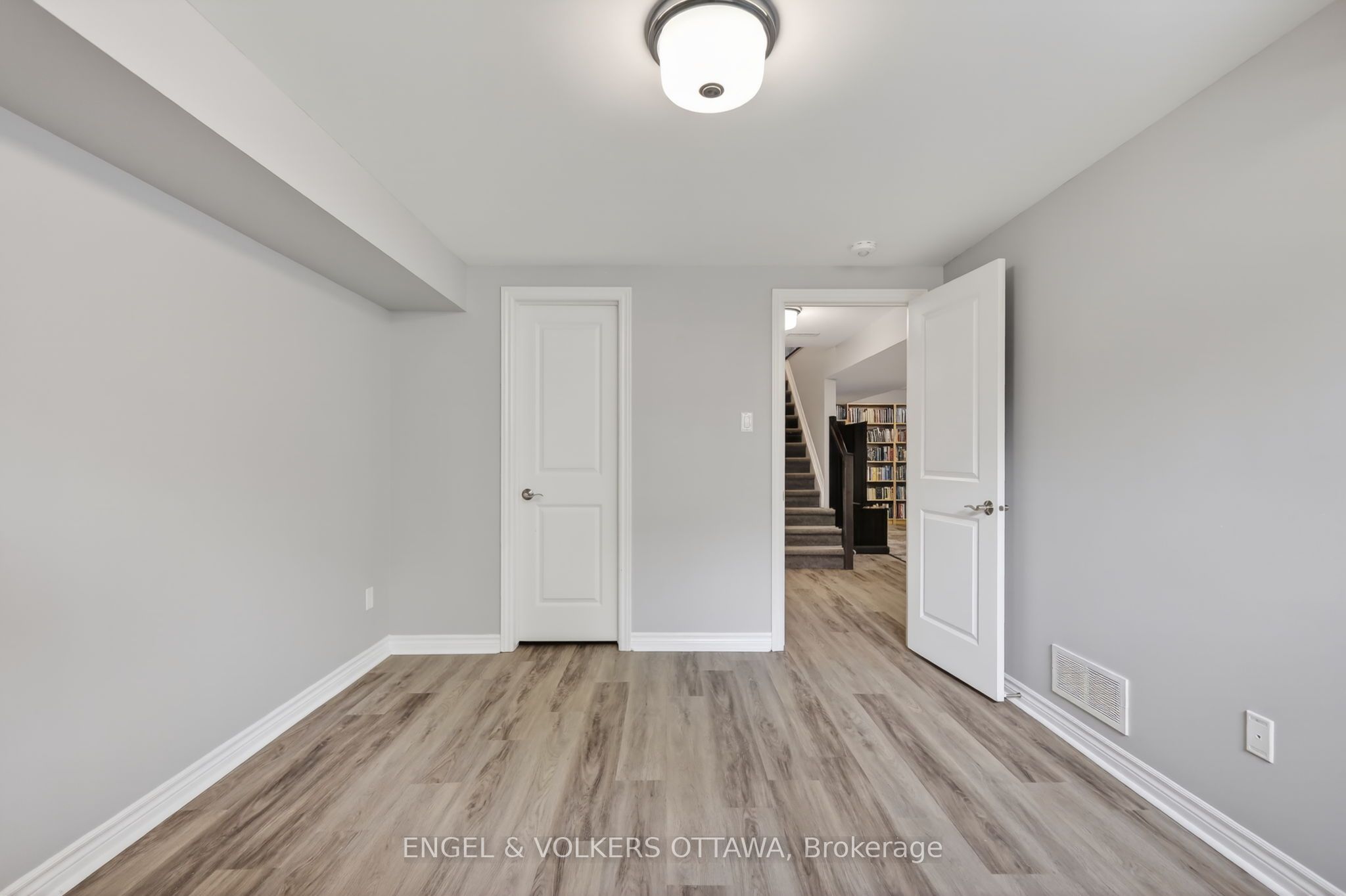 871 Tewin Circle Property Photo 24