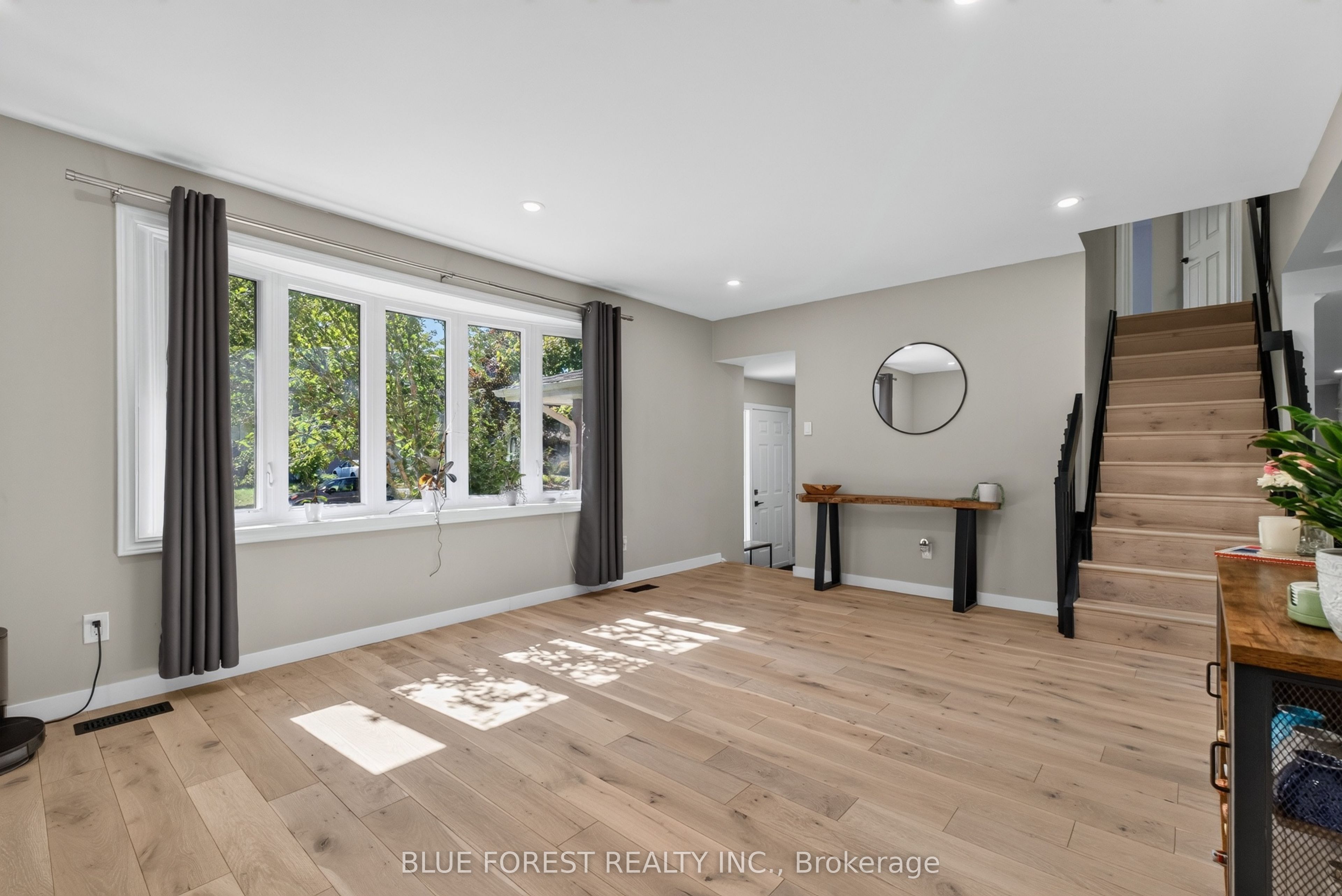 32 Meadowview Road Property Photo 6