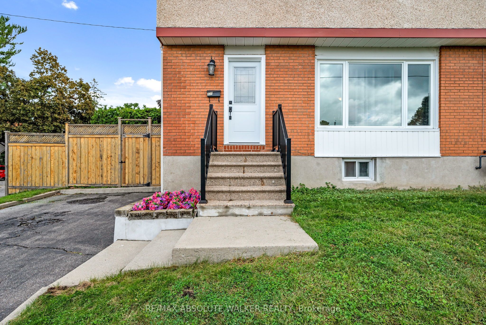 331 Britannia Road Property Photo 3
