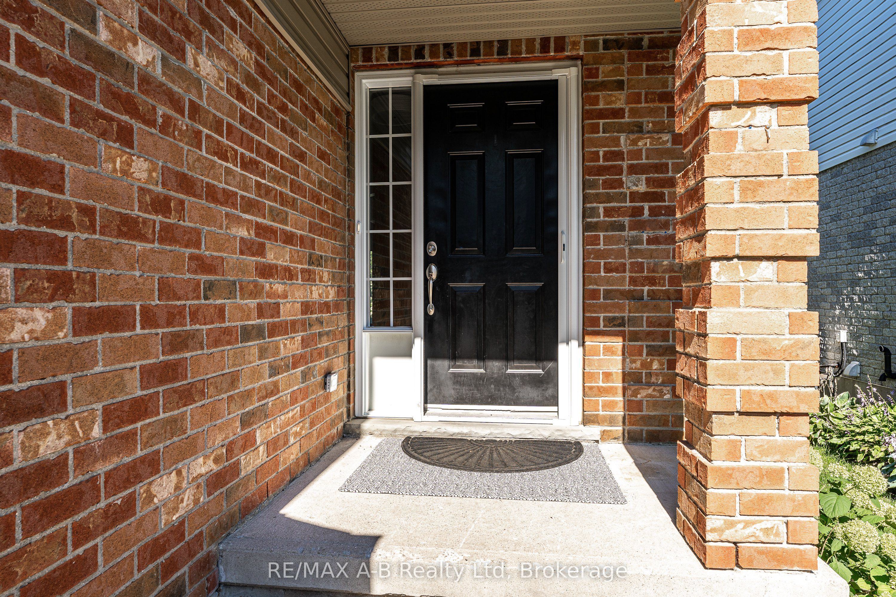 10 Buckingham Drive Property Photo 3