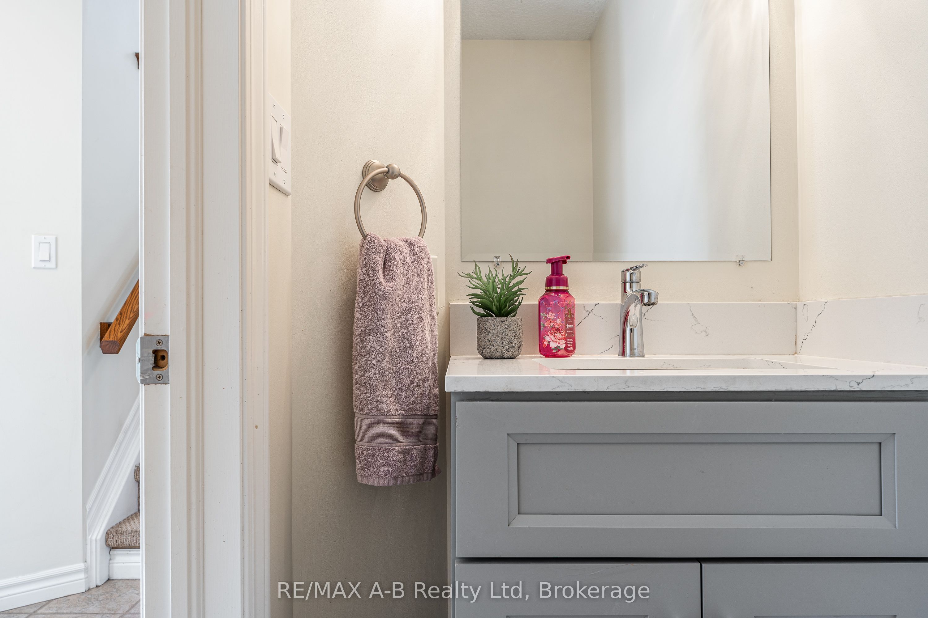 10 Buckingham Drive Property Photo 6