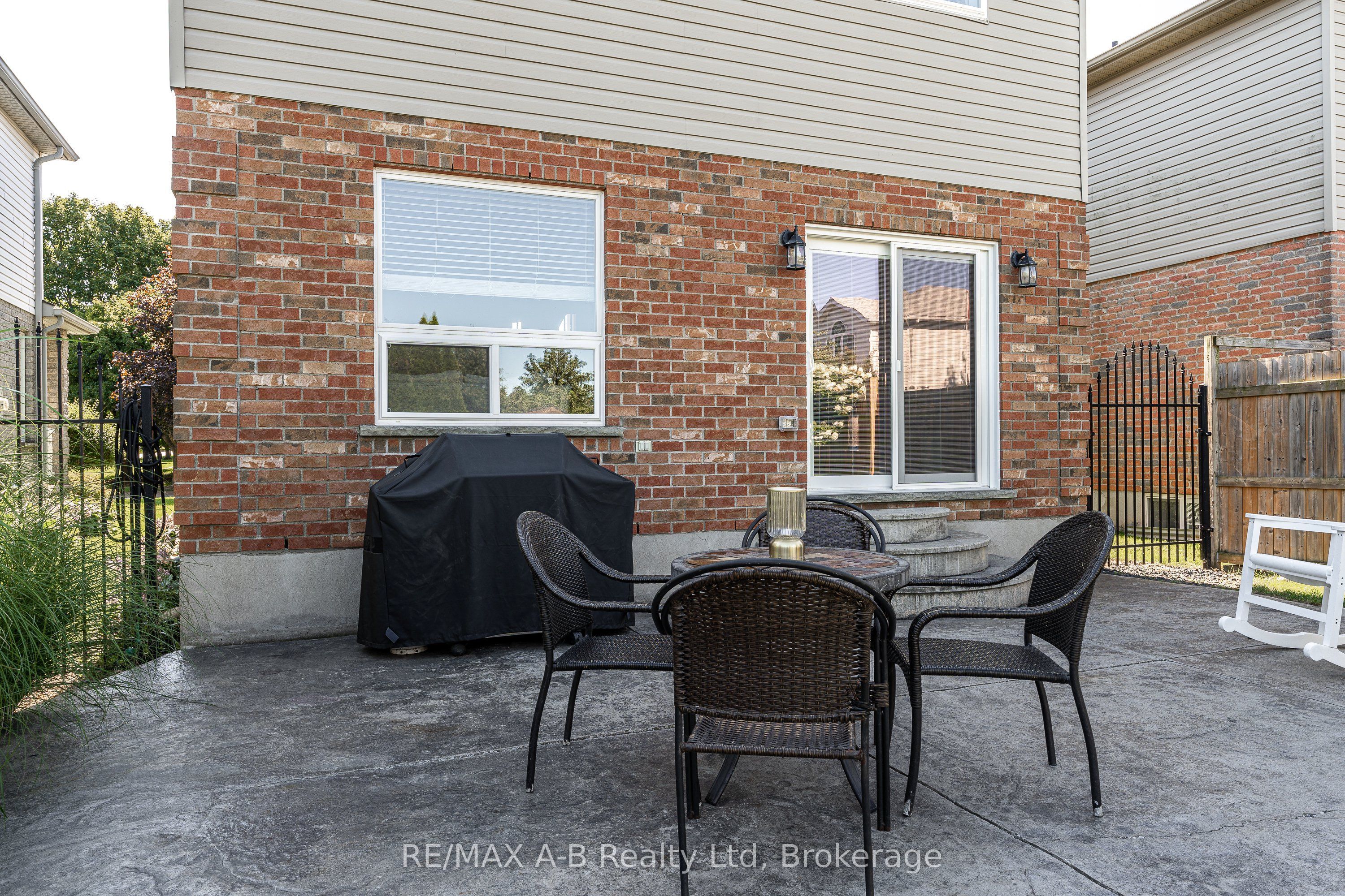 10 Buckingham Drive Property Photo 46