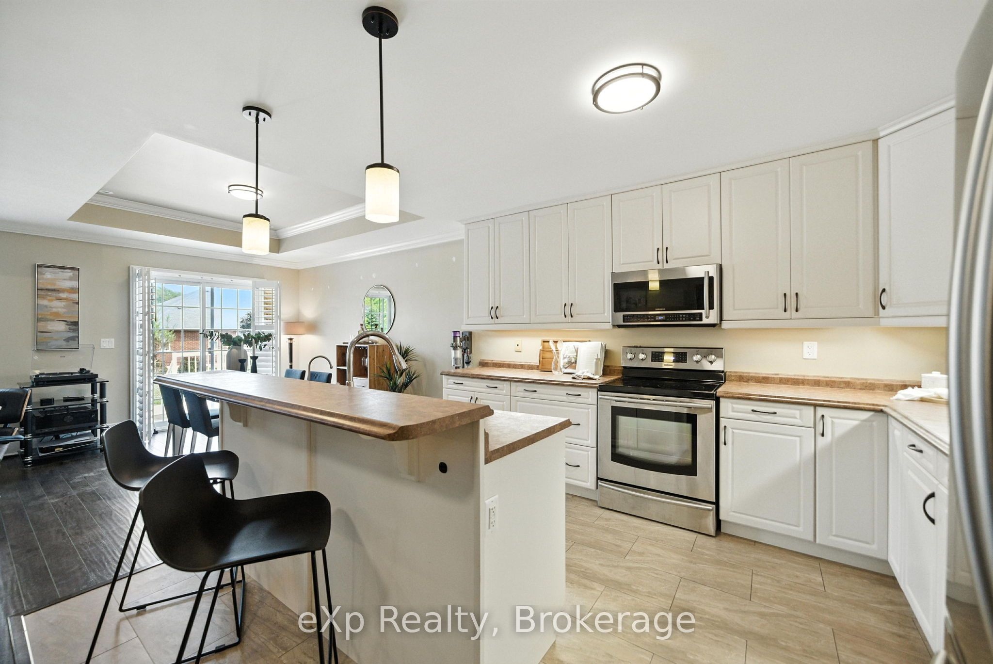 6 Cortland Way Property Photo 7