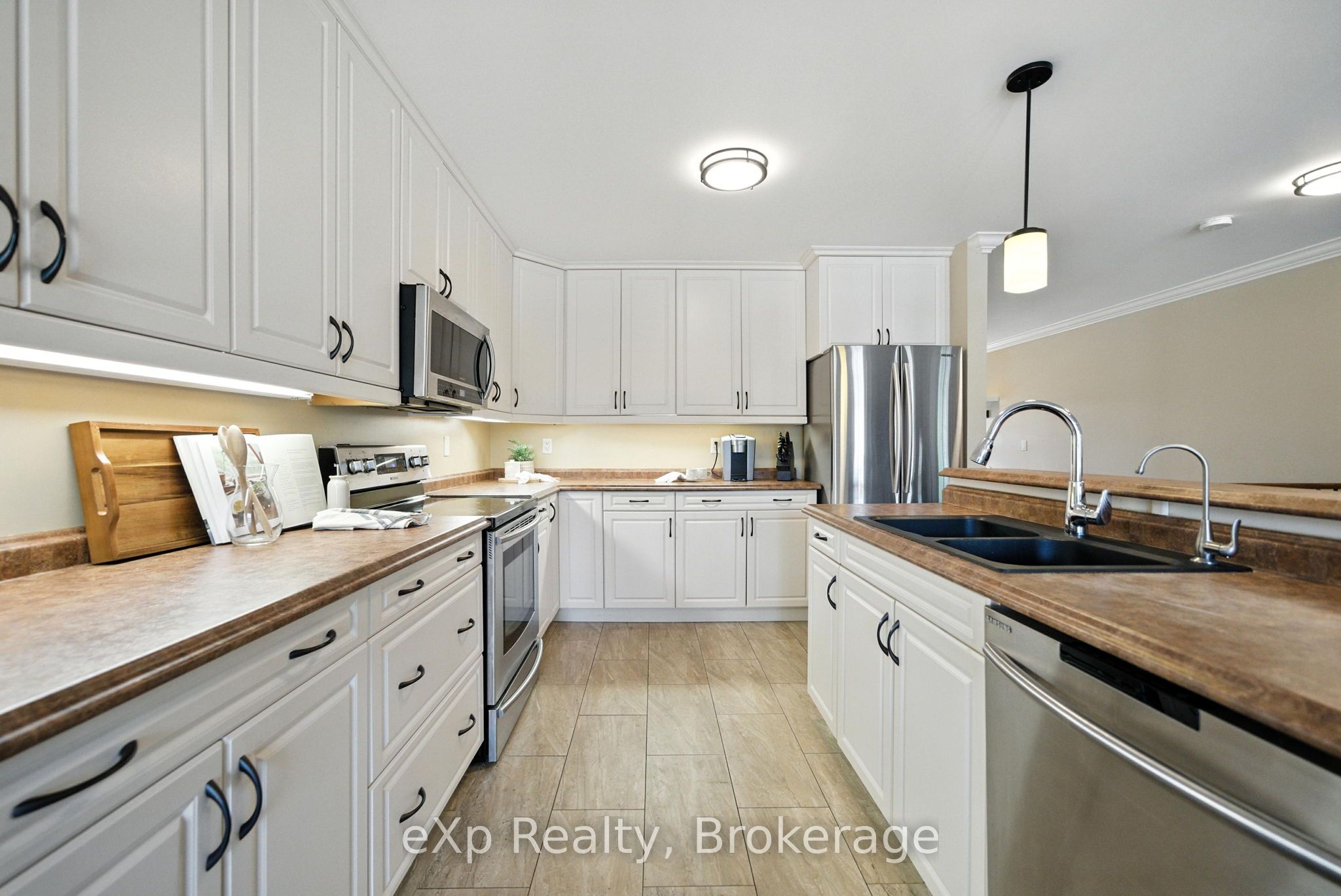 6 Cortland Way Property Photo 9