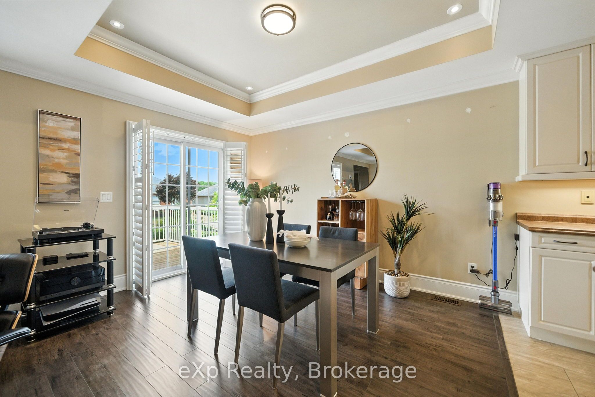 6 Cortland Way Property Photo 10