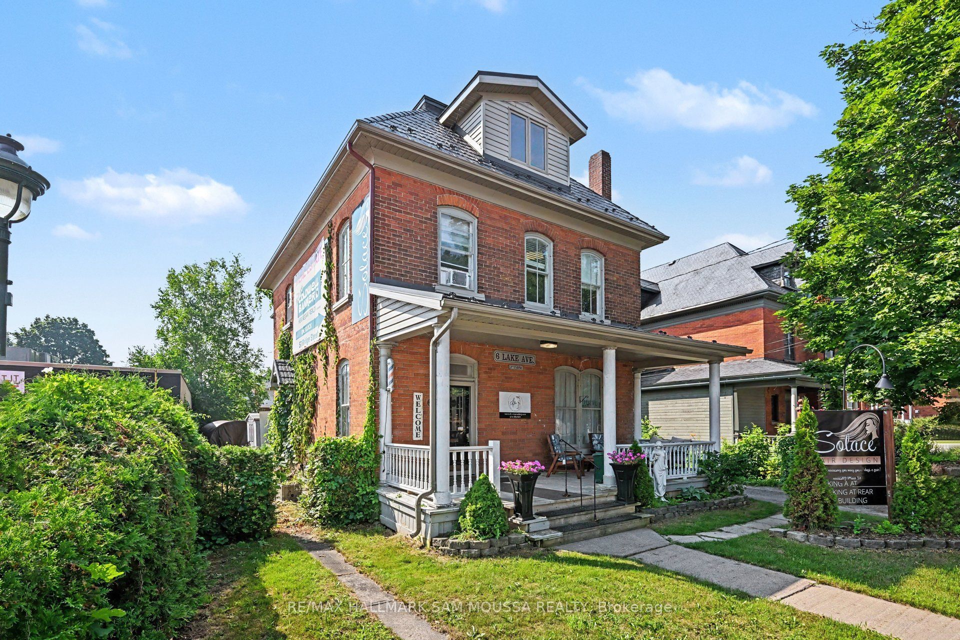 6 Lake Avenue W Property Photo 2