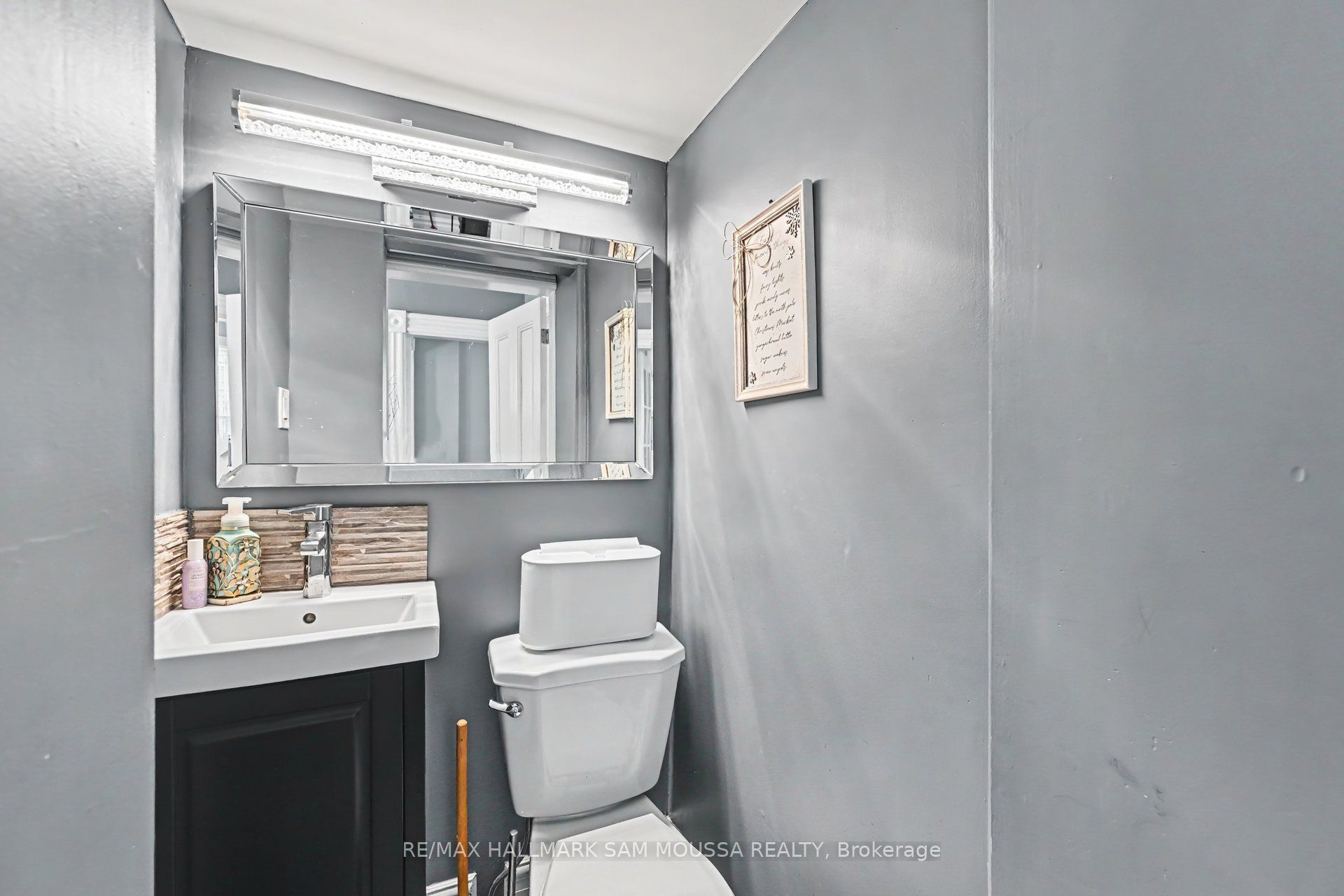 6 Lake Avenue W Property Photo 17