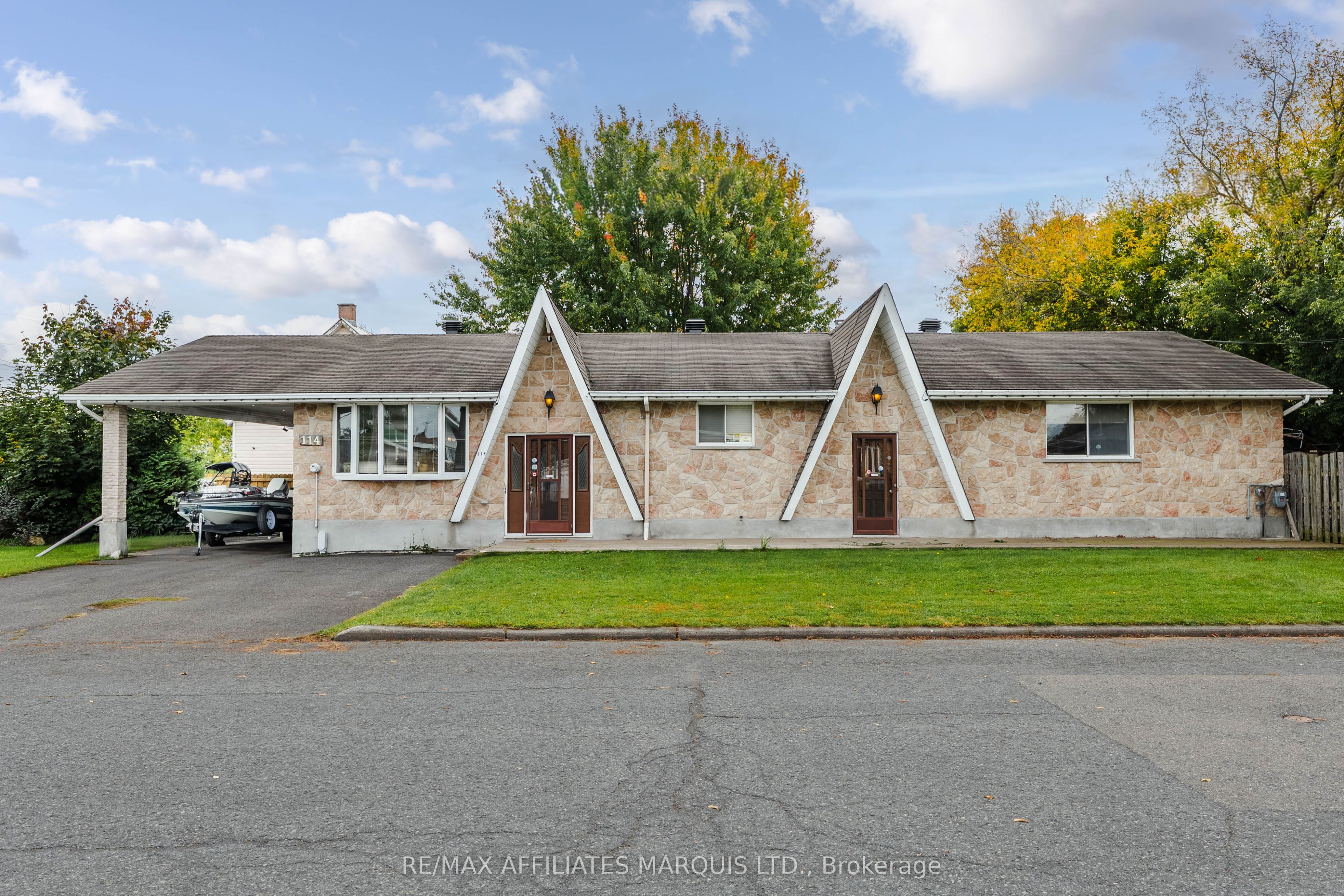 114 St George Street W Property Photo 1