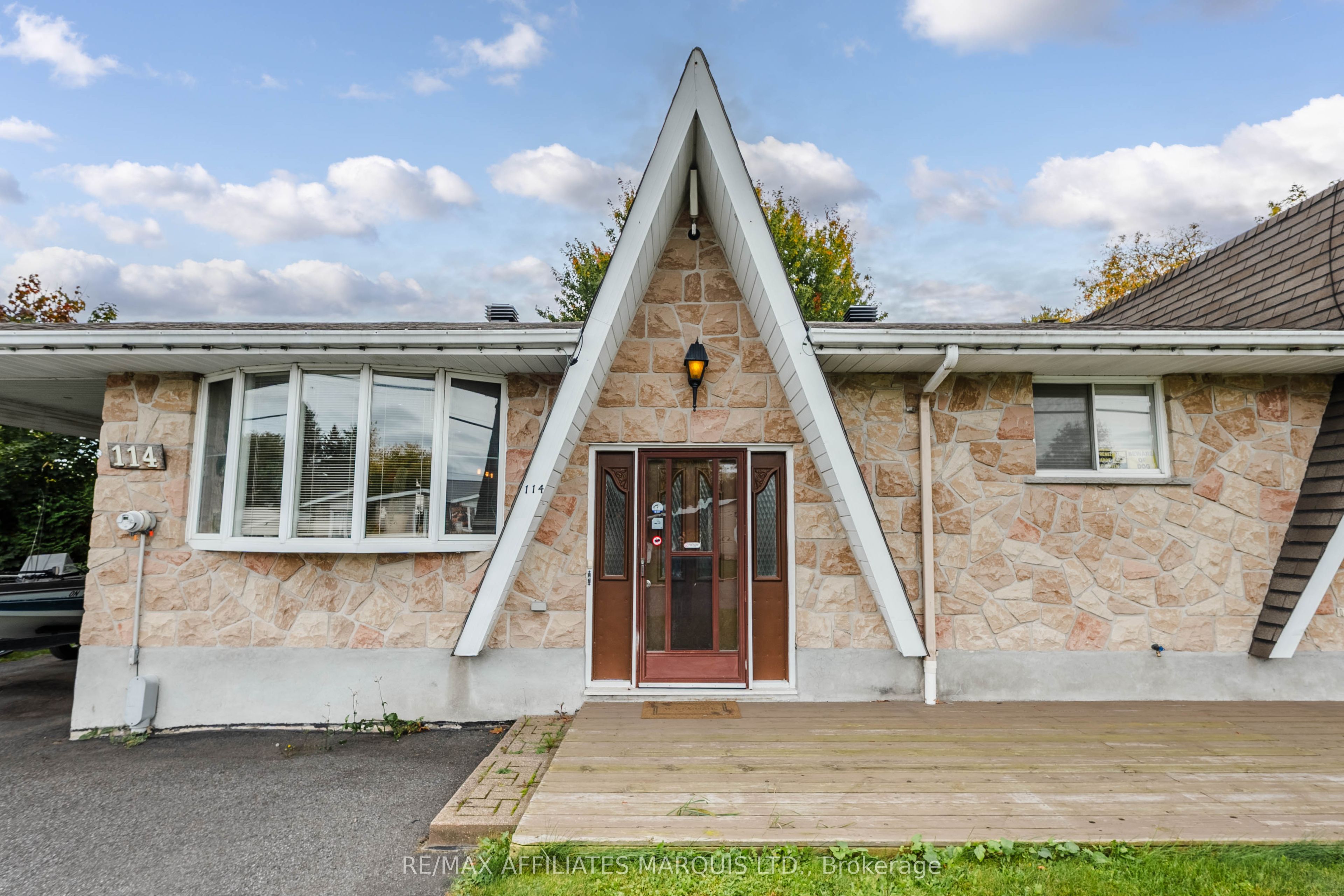 114 St George Street W Property Photo 3