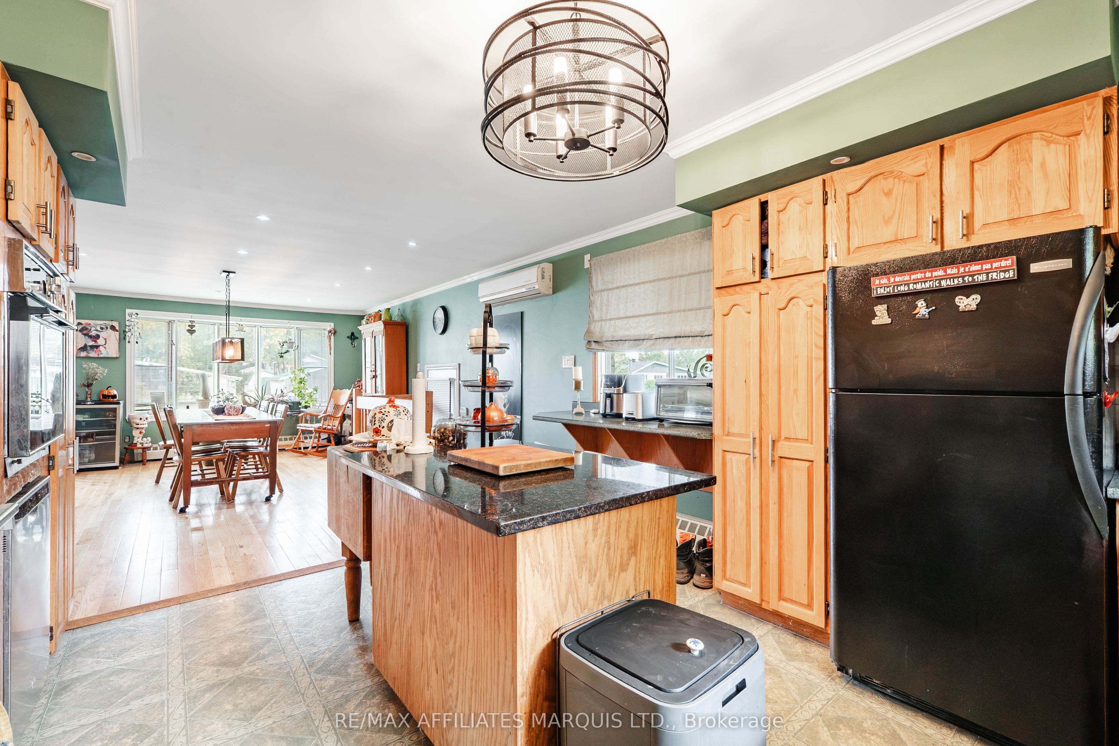 114 St George Street W Property Photo 10