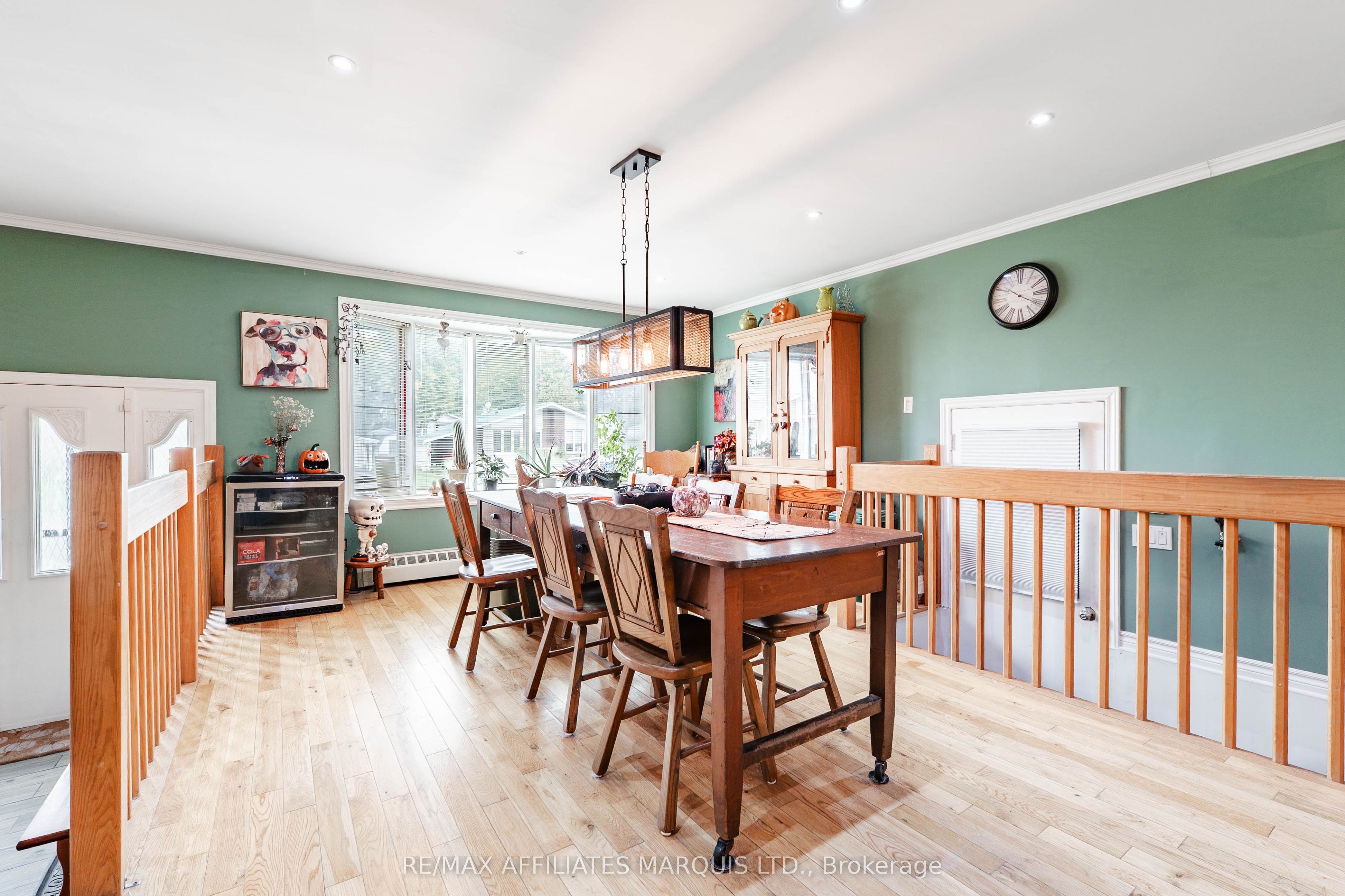 114 St George Street W Property Photo 11